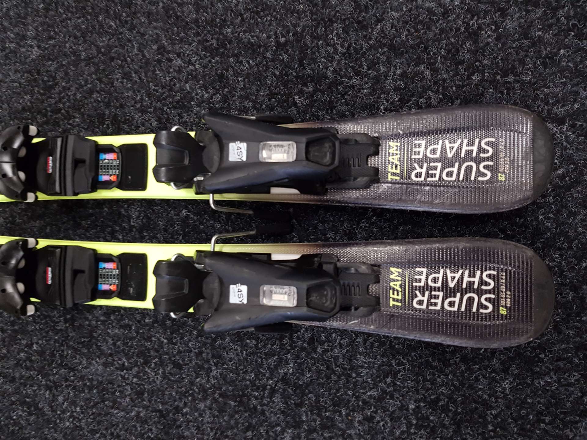 Rabljene dječje skije HEAD Supershape Team + vezovi Tyrolia JRS 4.5 CA