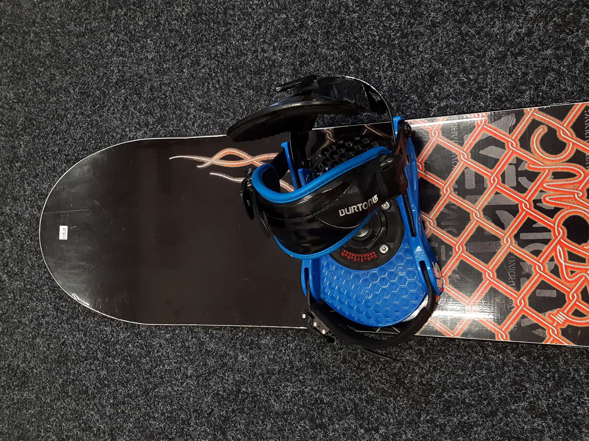 Snowboard Atomic usato + attacchi BURTON taglia S