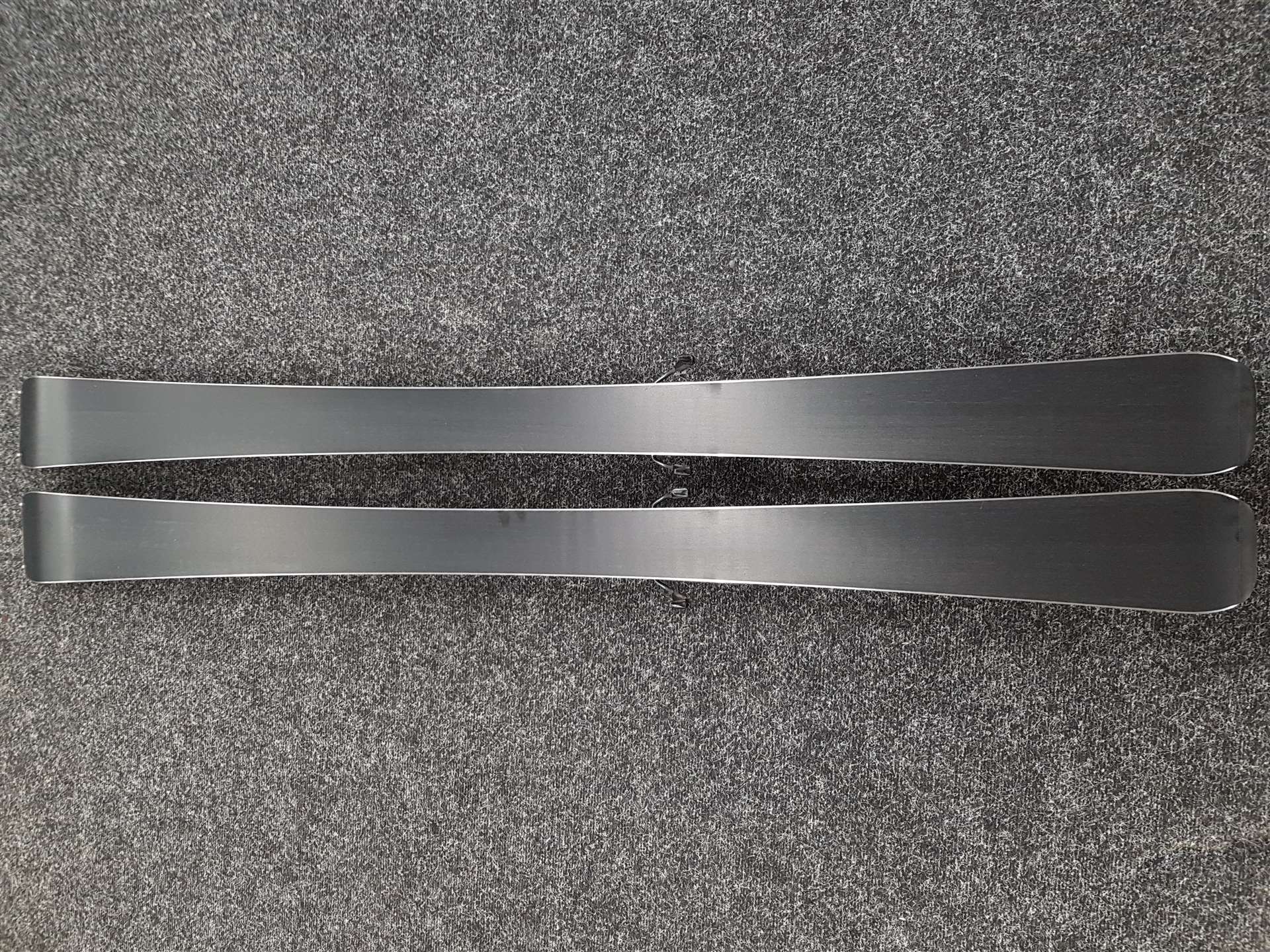 Używane narty ROSSIGNOL REACT R6 Carbon