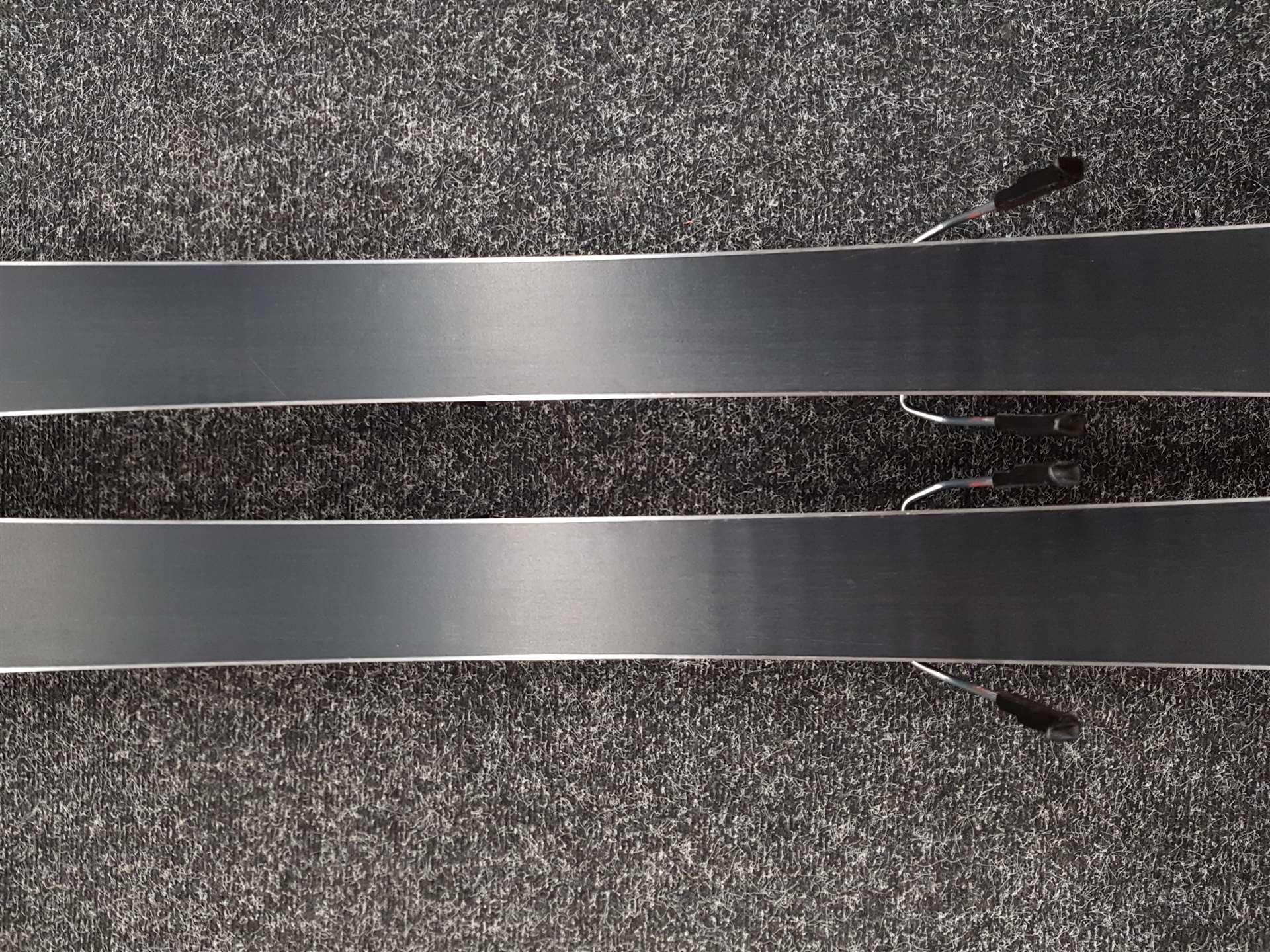 Używane narty ROSSIGNOL REACT R6 Carbon