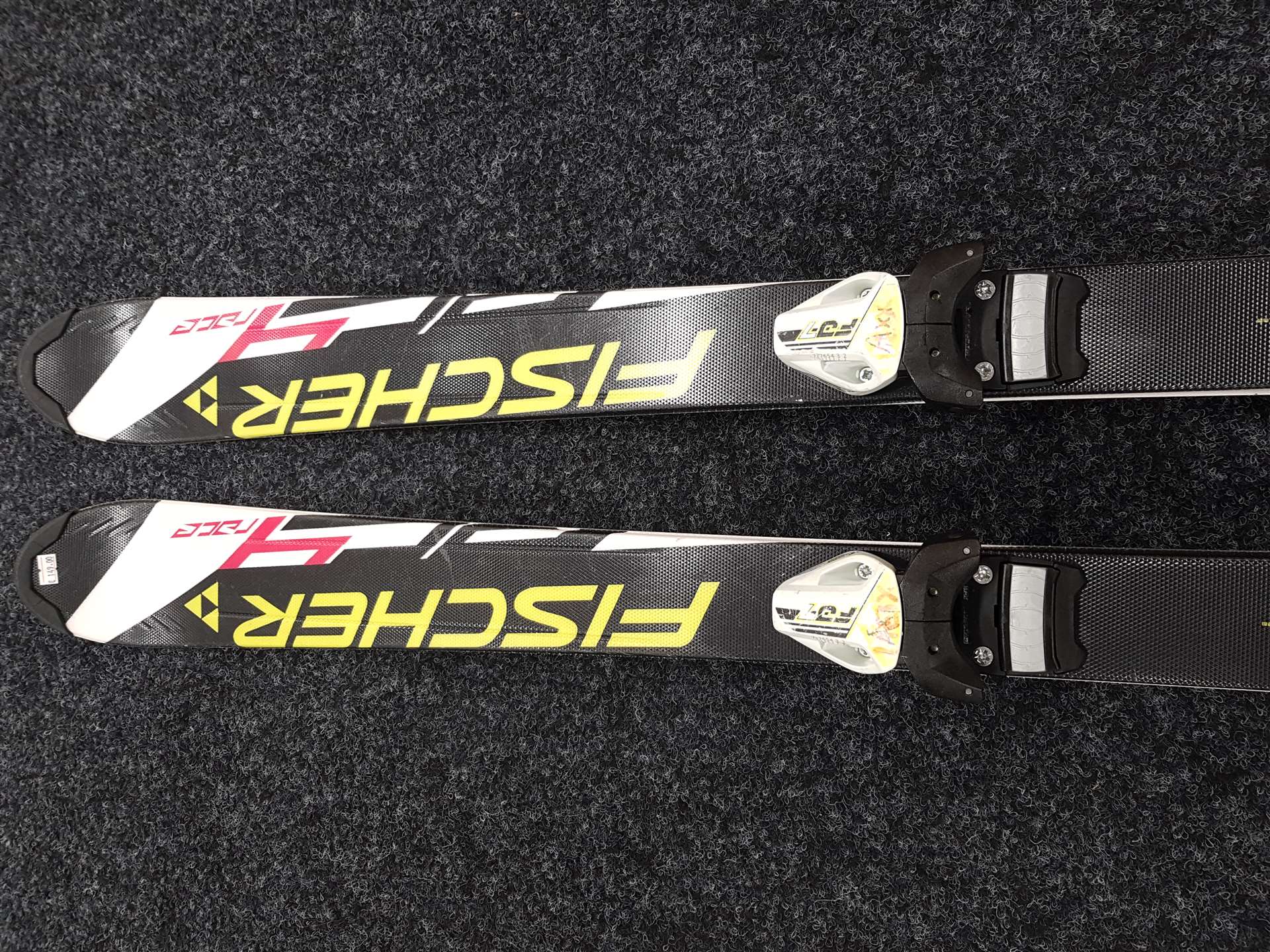 Použité lyže FISCHER Race 4 + vázání Fischer FJ - 7