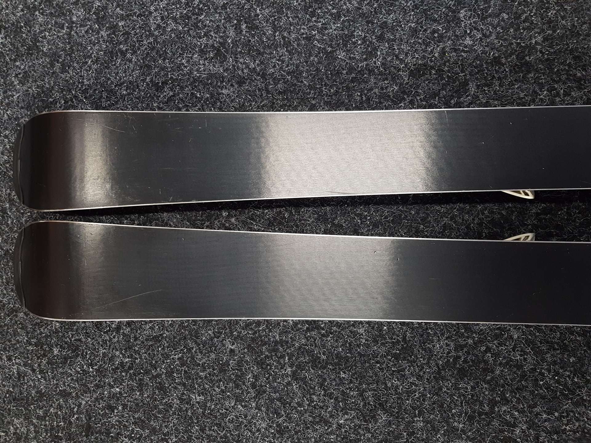 Esquís infantiles usados SALOMON The Lux Jr + fijaciones Ezytrak 4.5