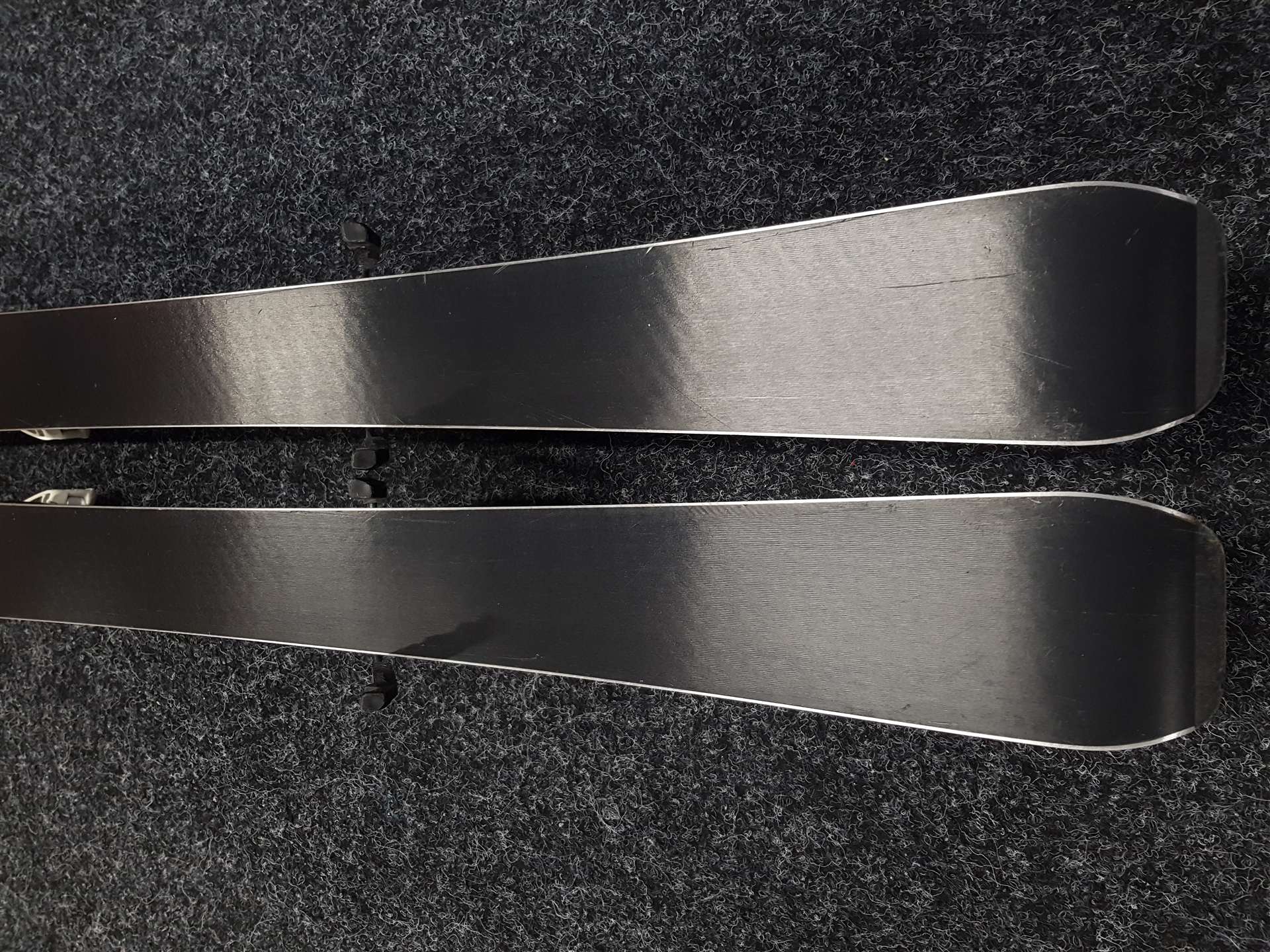 Esquís infantiles usados SALOMON The Lux Jr + fijaciones Ezytrak 4.5