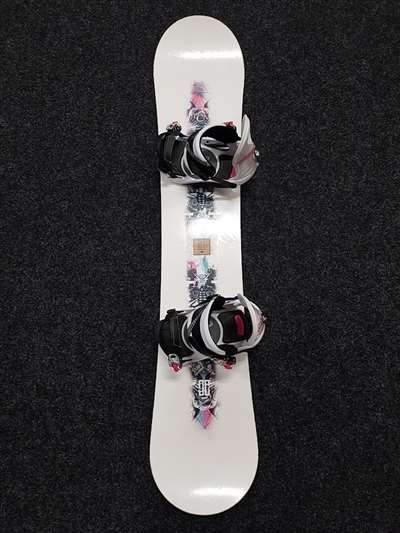 Použitý snowboard DC Biddy 140 + vázání Firefly velikost S