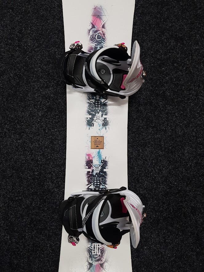 Použitý snowboard DC Biddy 140 + viazanie Firefly veľkosť S