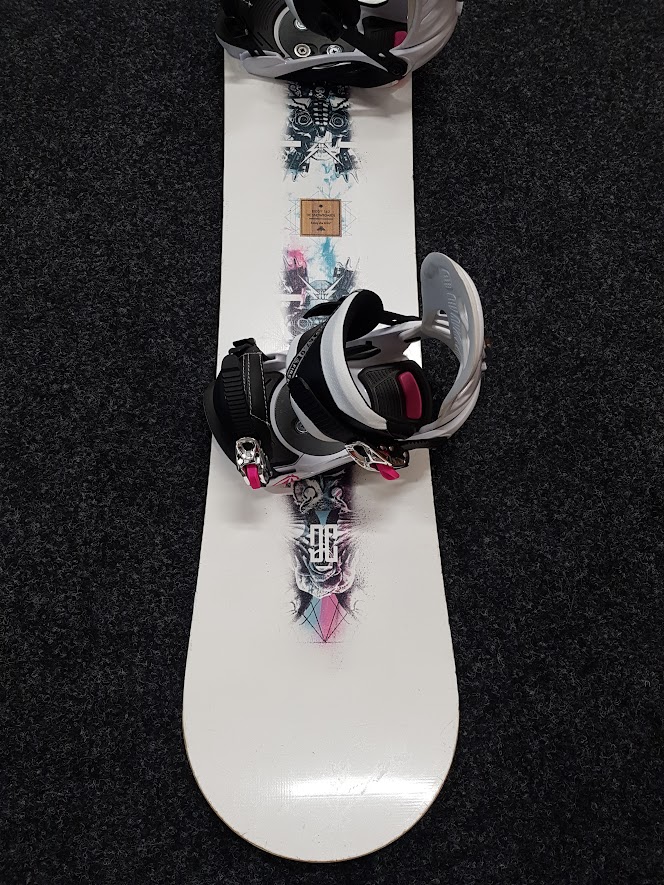 Použitý snowboard DC Biddy 140 + viazanie Firefly veľkosť S