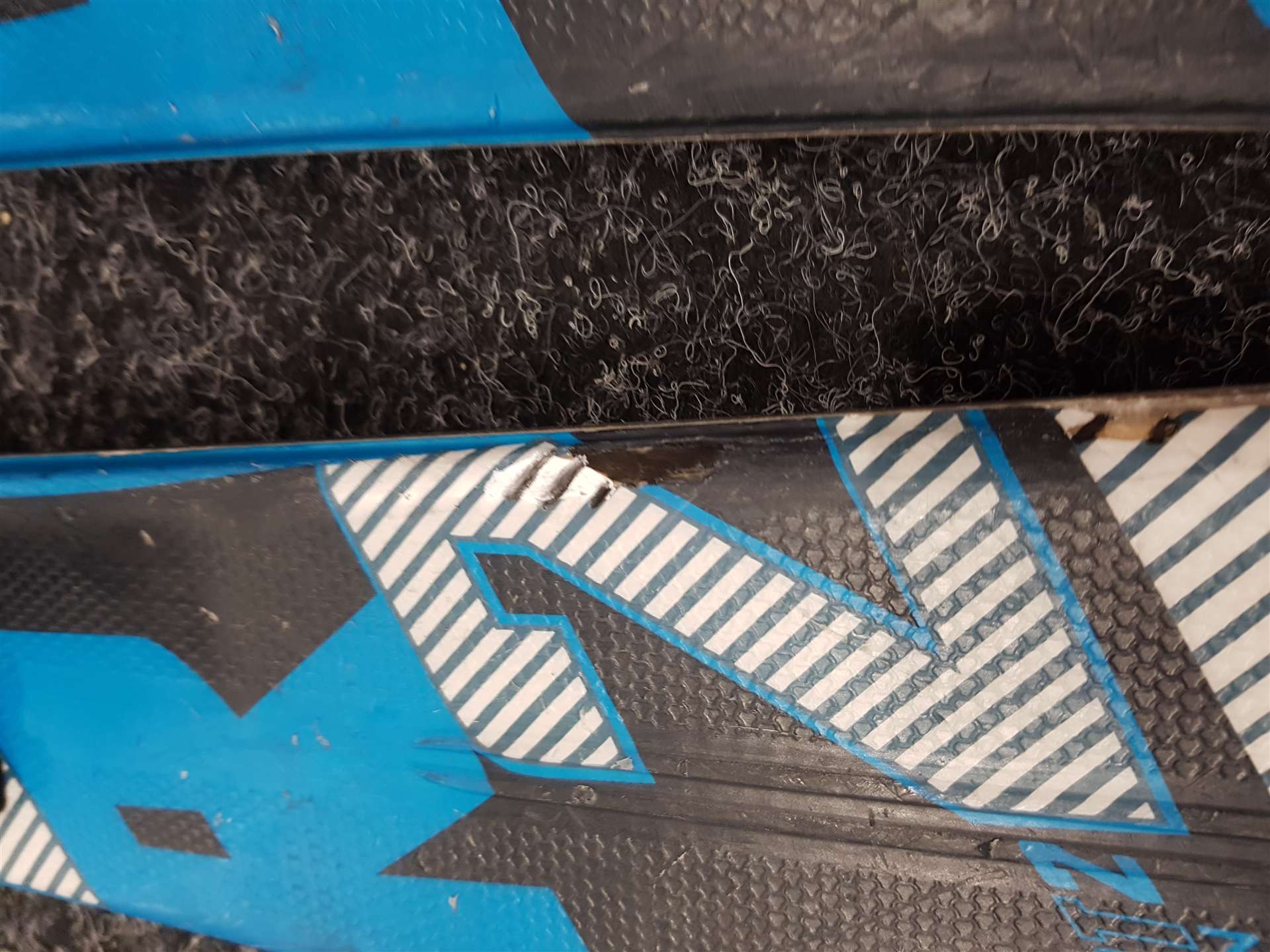 Schiuri ROSSIGNOL React 2 Carbon folosite + legături Look Xpress 10