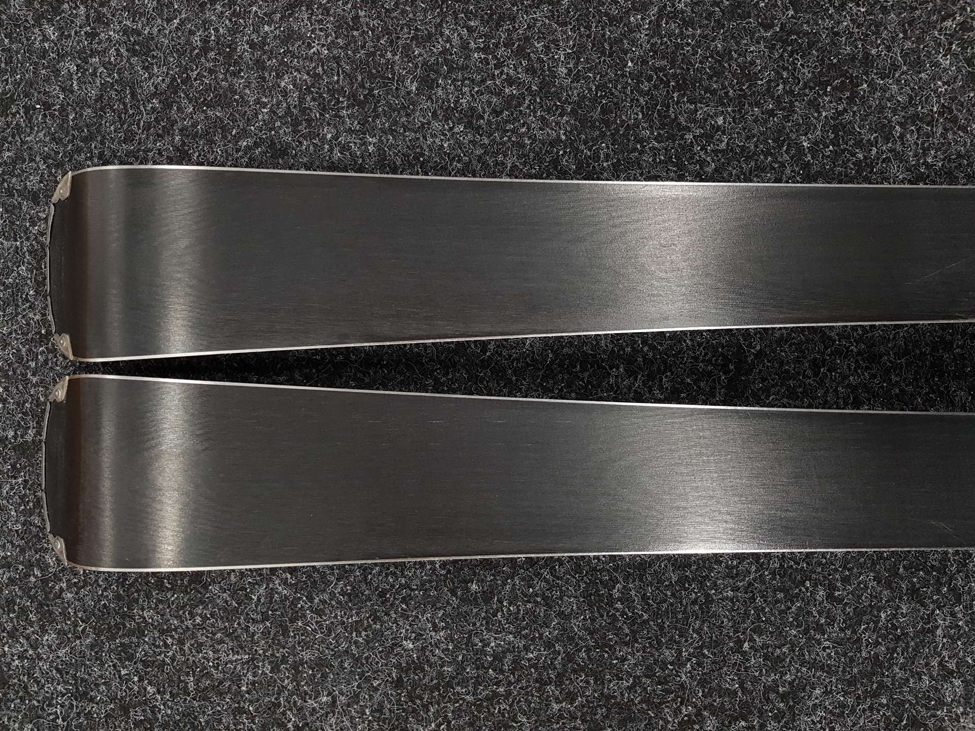 Schiuri ROSSIGNOL React 2 Carbon folosite + legături Look Xpress 10