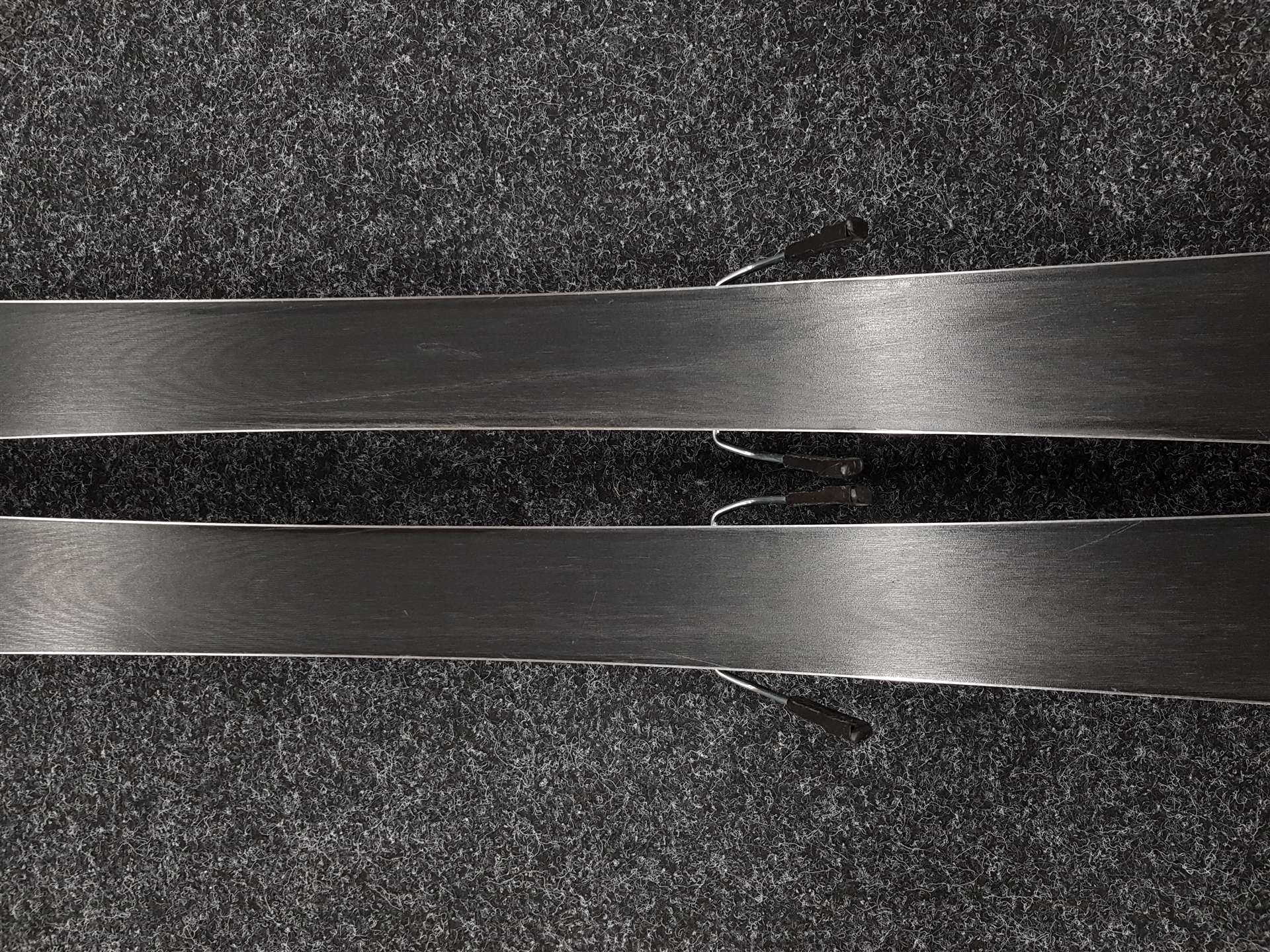 Schiuri ROSSIGNOL React 2 Carbon folosite + legături Look Xpress 10