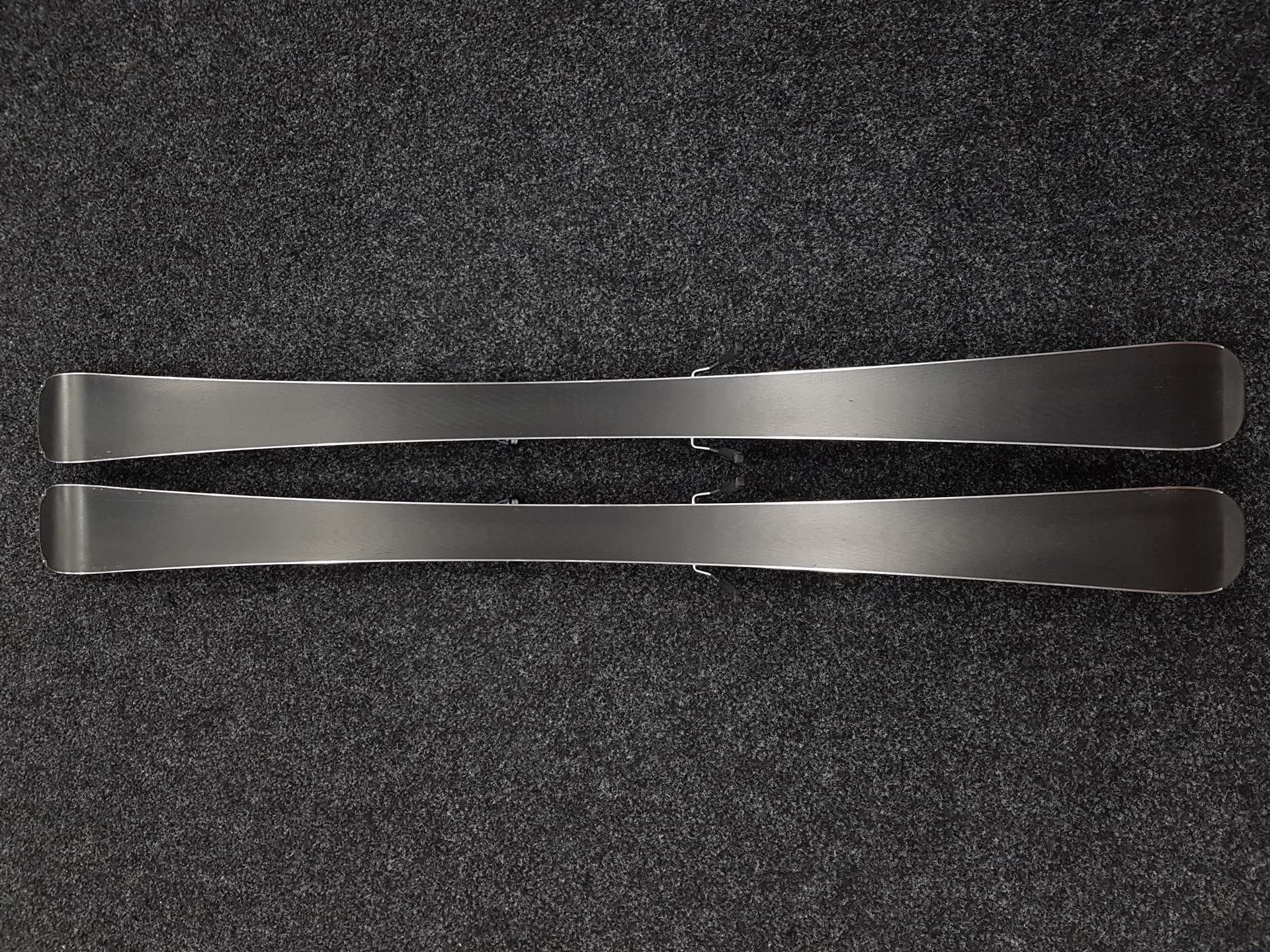 Použité lyže HEAD Shape V2 + vázání Head PR11