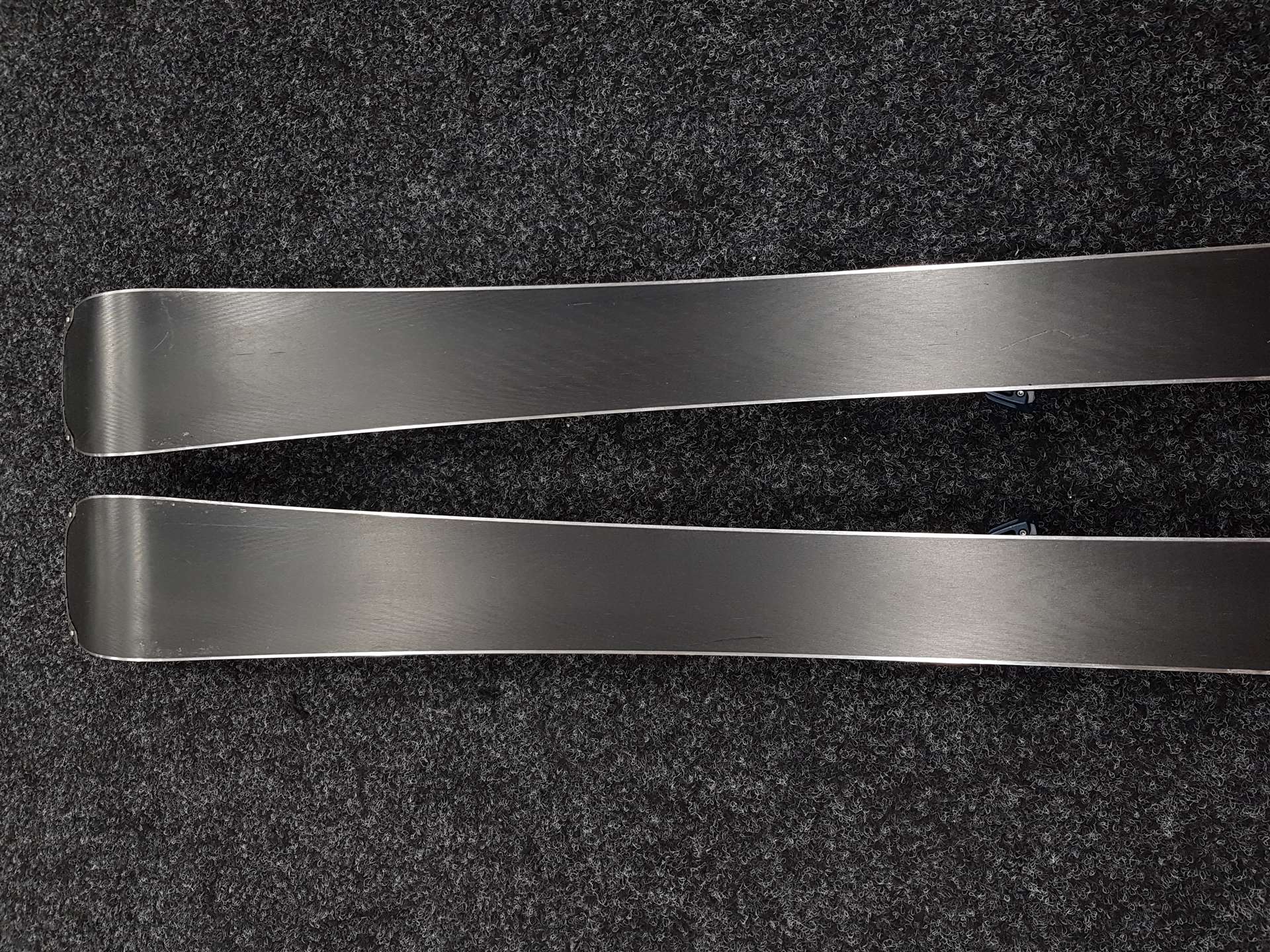 Použité lyže HEAD Shape V2 + vázání Head PR11