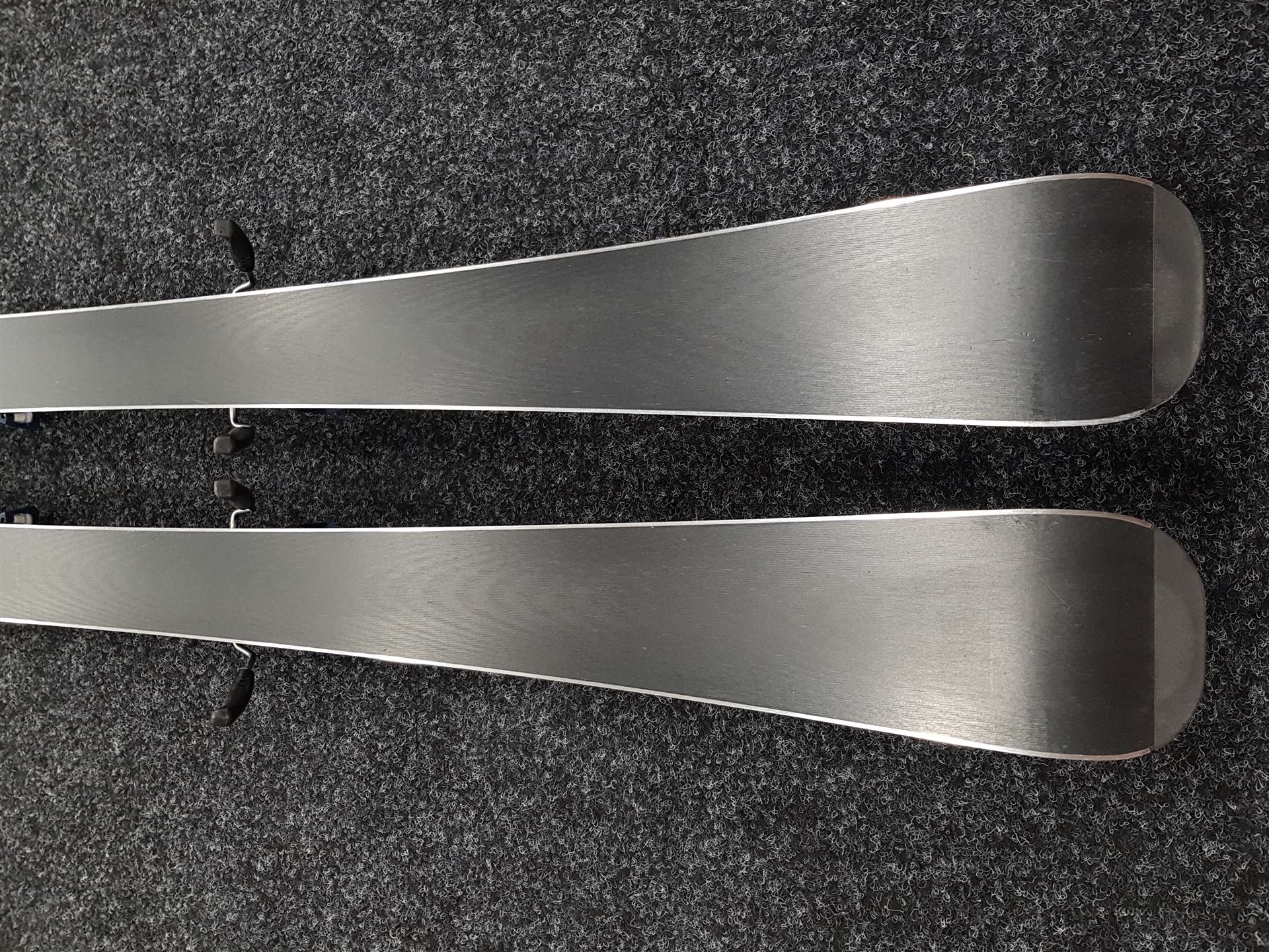 Použité lyže HEAD Shape V2 + vázání Head PR11