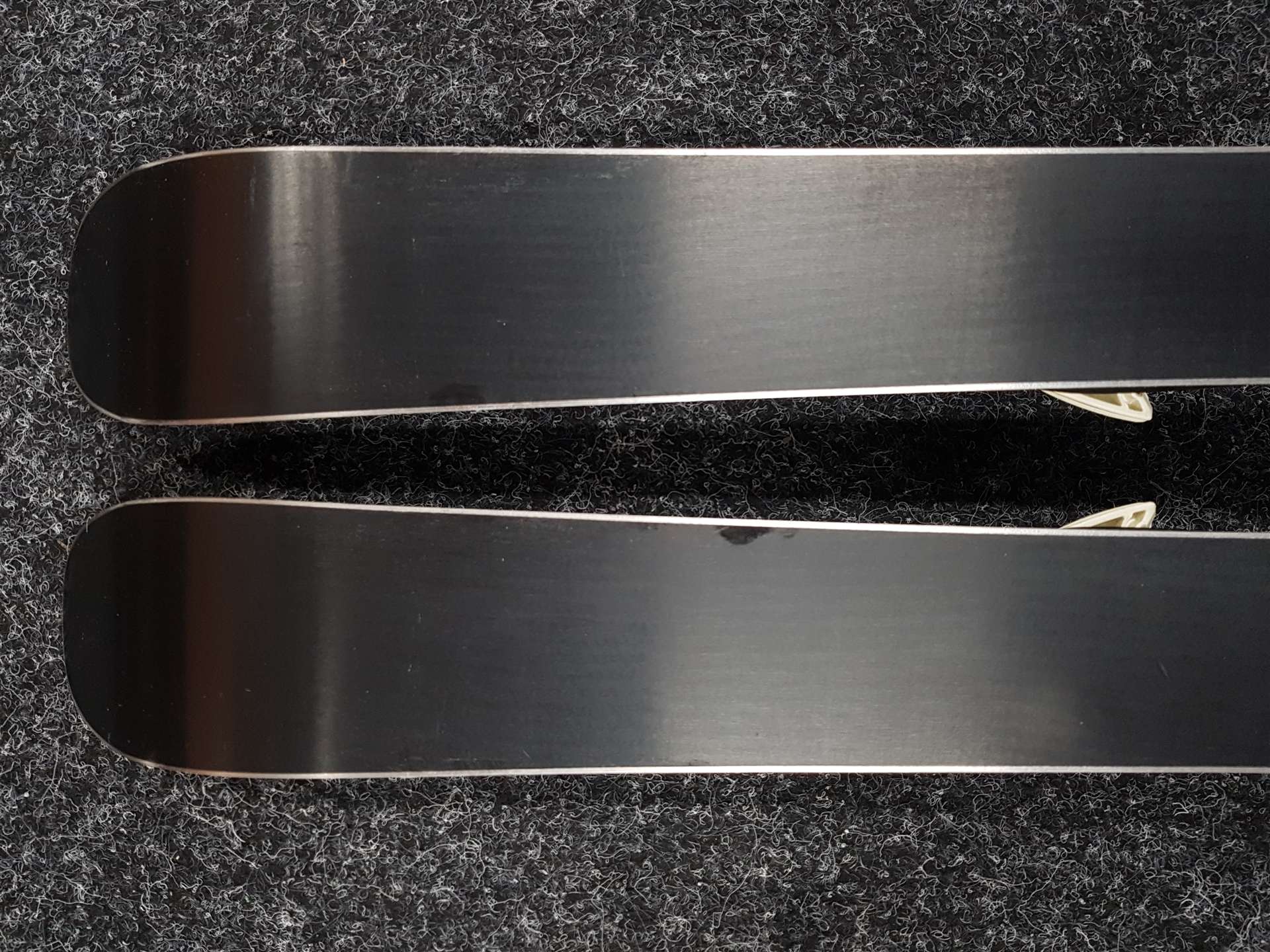 Skis enfant d'occasion SALOMON XMAX JR + fixations EZYTRAK 4.5