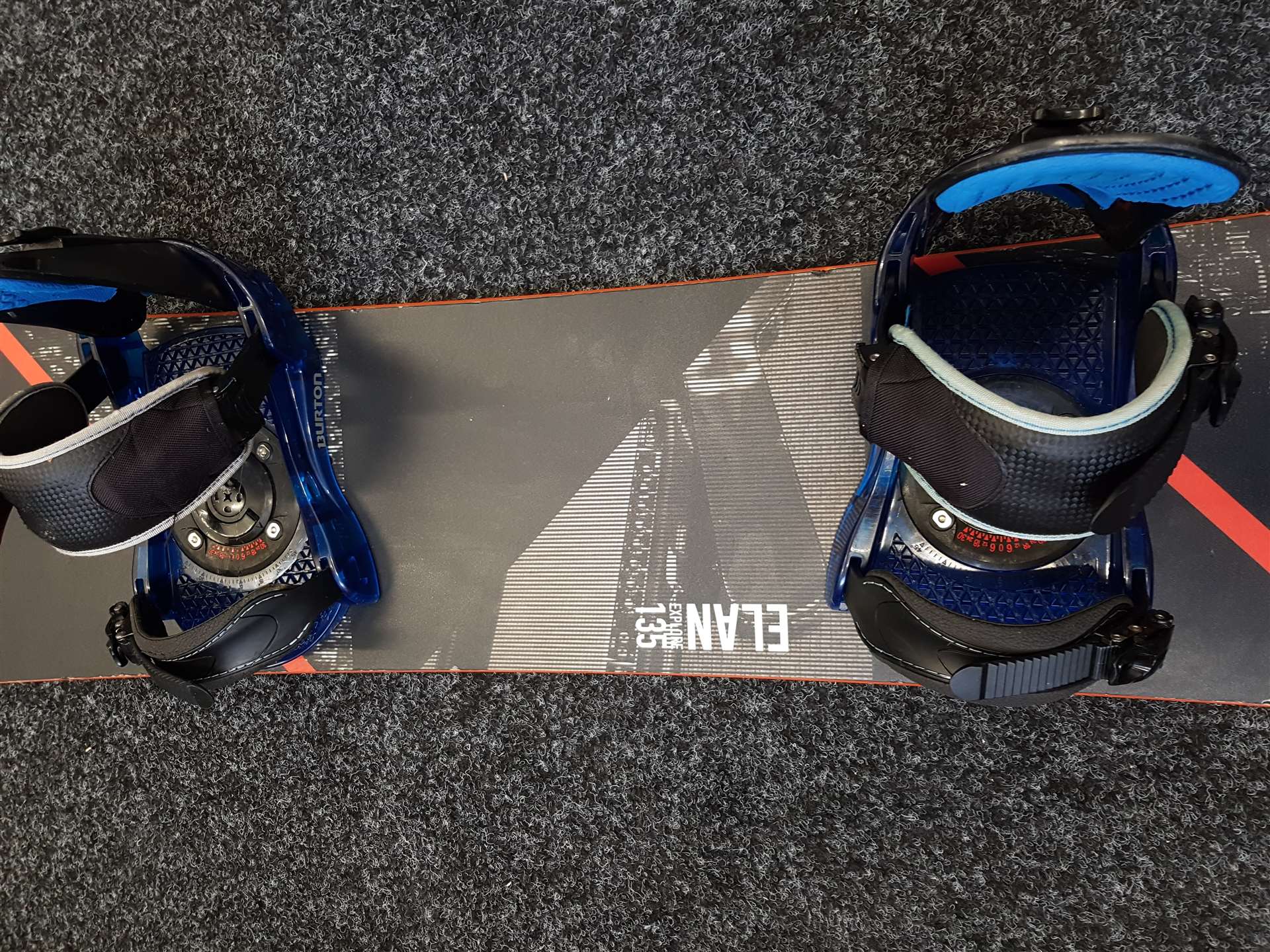 Snowboard ELAN Explore usato + attacchi Burton taglia S/M