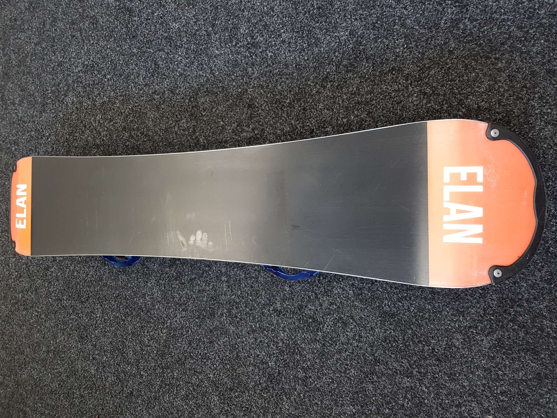 Snowboard ELAN Explore usato + attacchi Burton taglia S/M