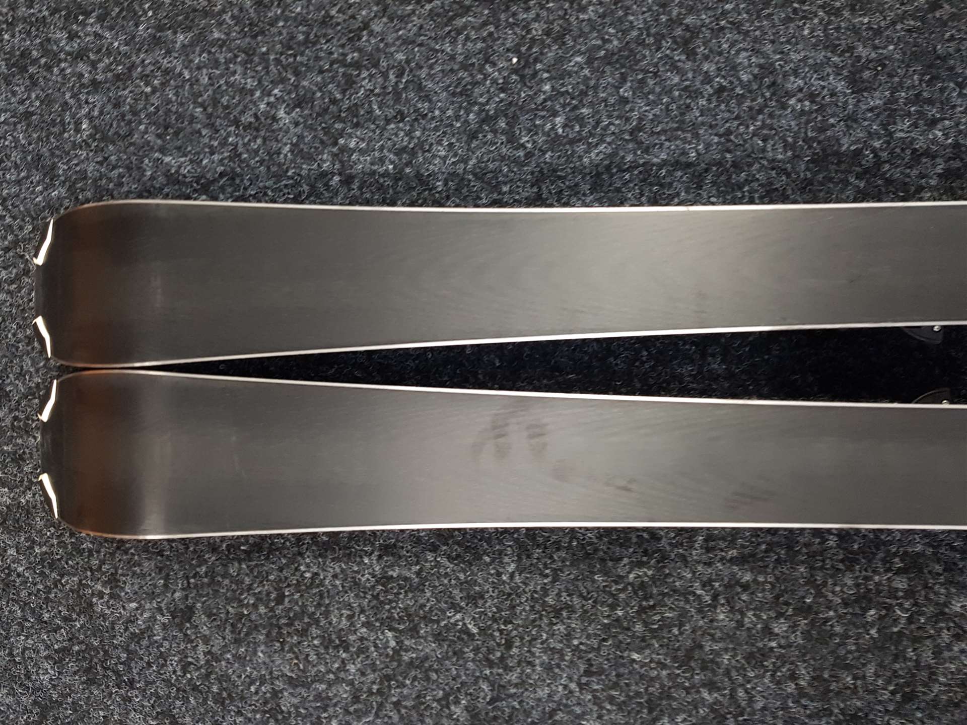 Sci HEAD Shape 3.0 usati + attacchi Tyrolia 10.0