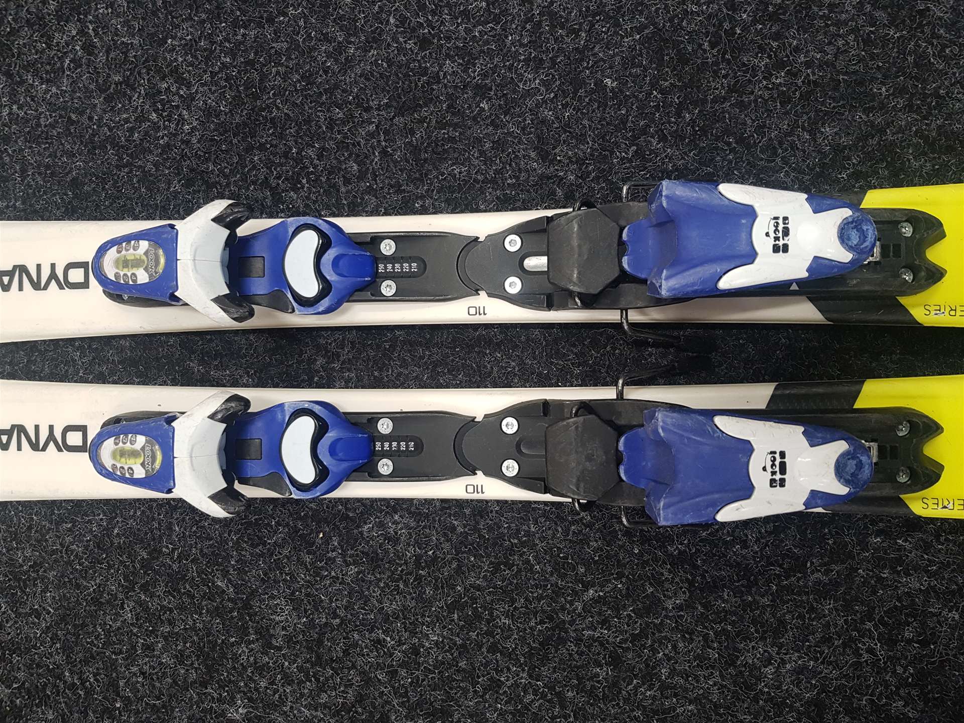 Gebrauchte Kinderski DYNASTAR Team Speed + Look 4.5 Bindungen