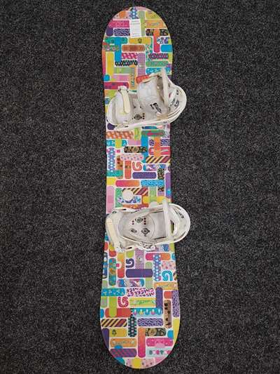 Burton Chicklet snowboard folosit + legături Burton Sillotto mărimea S