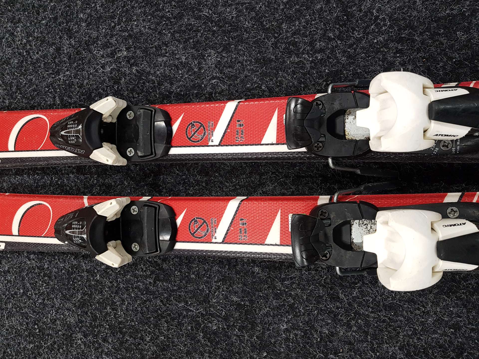 Použité detské lyže ATOMIC Race + viazanie Atomic 4.5