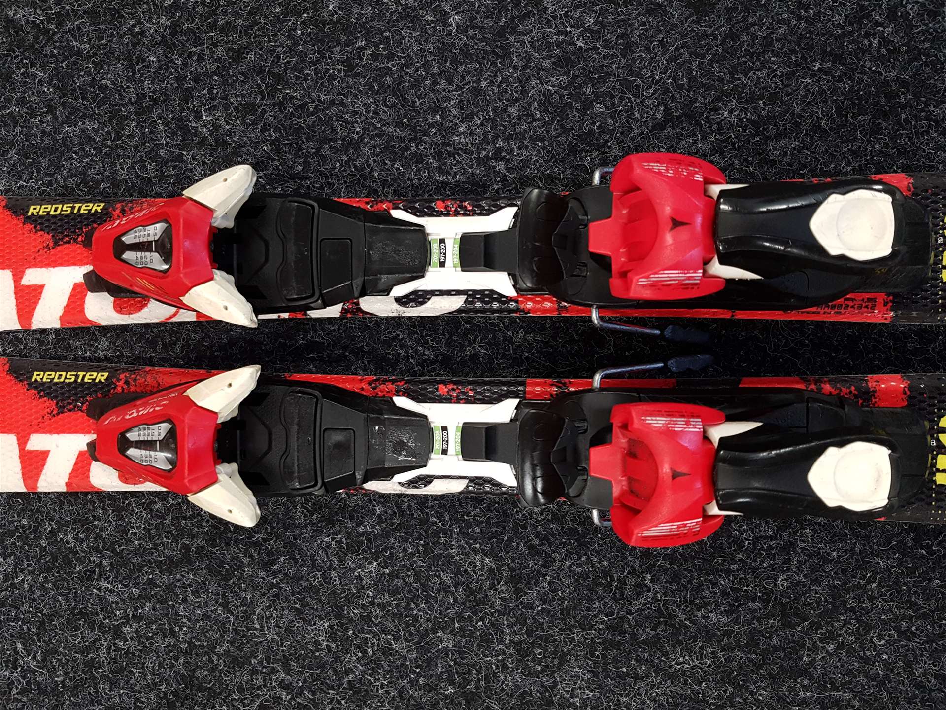 Gebrauchte Kinderski ATOMIC Redster + Atomic XTE 045 Bindungen