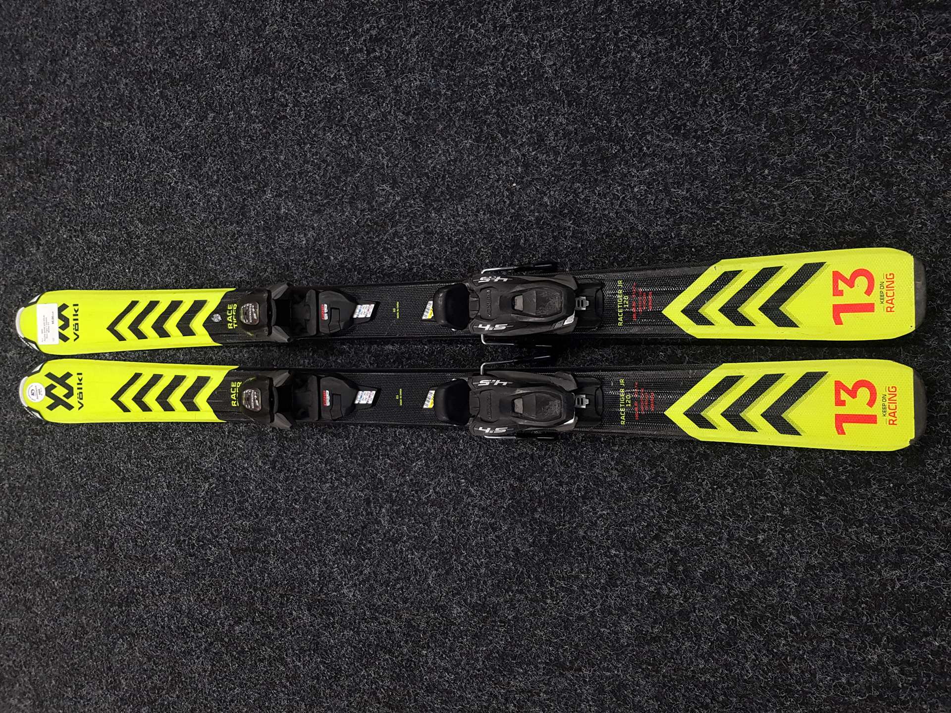 Esquís infantiles usados VOLKL Race Tiger + fijaciones Marker 4.5