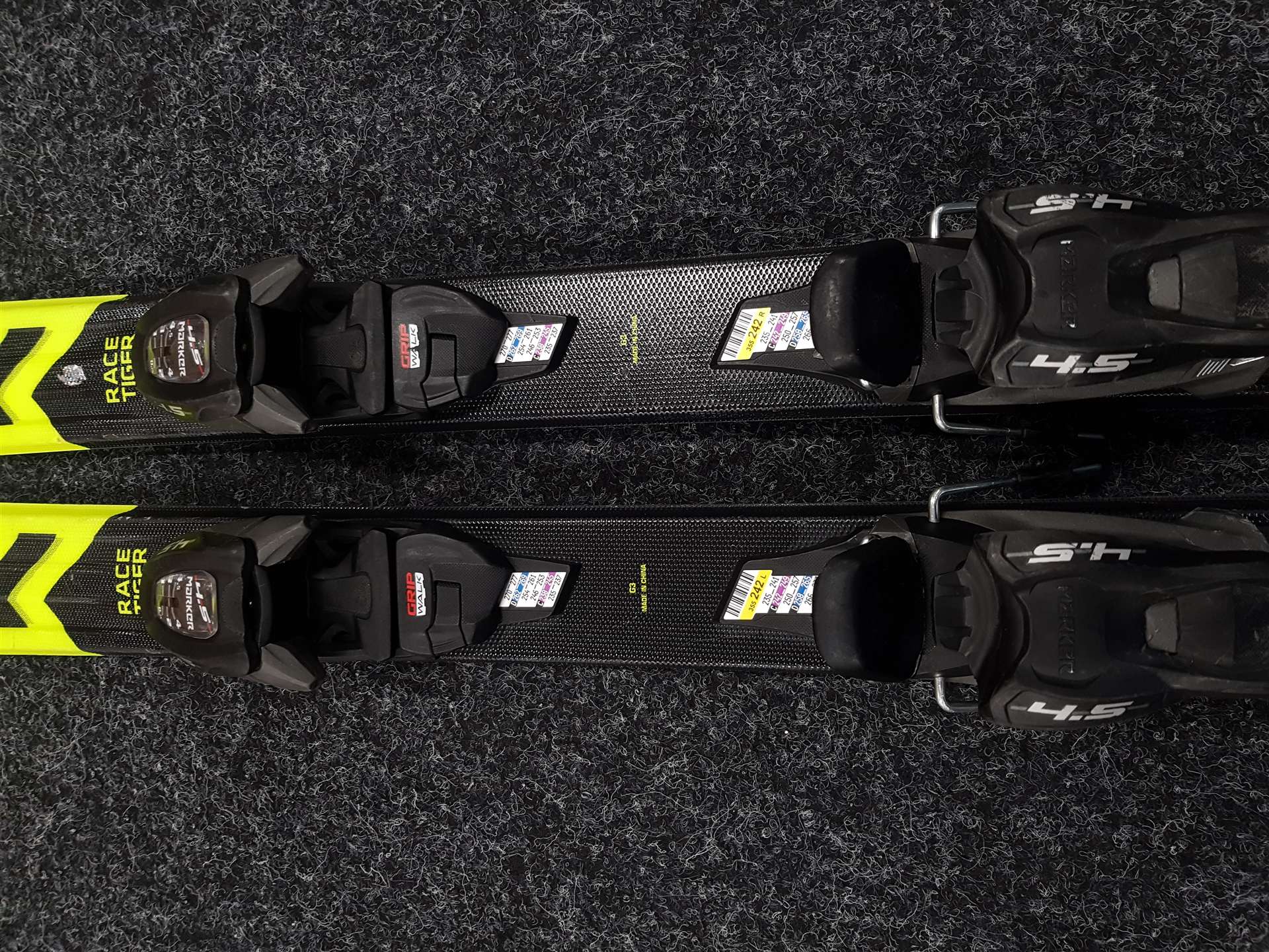 Esquís infantiles usados VOLKL Race Tiger + fijaciones Marker 4.5