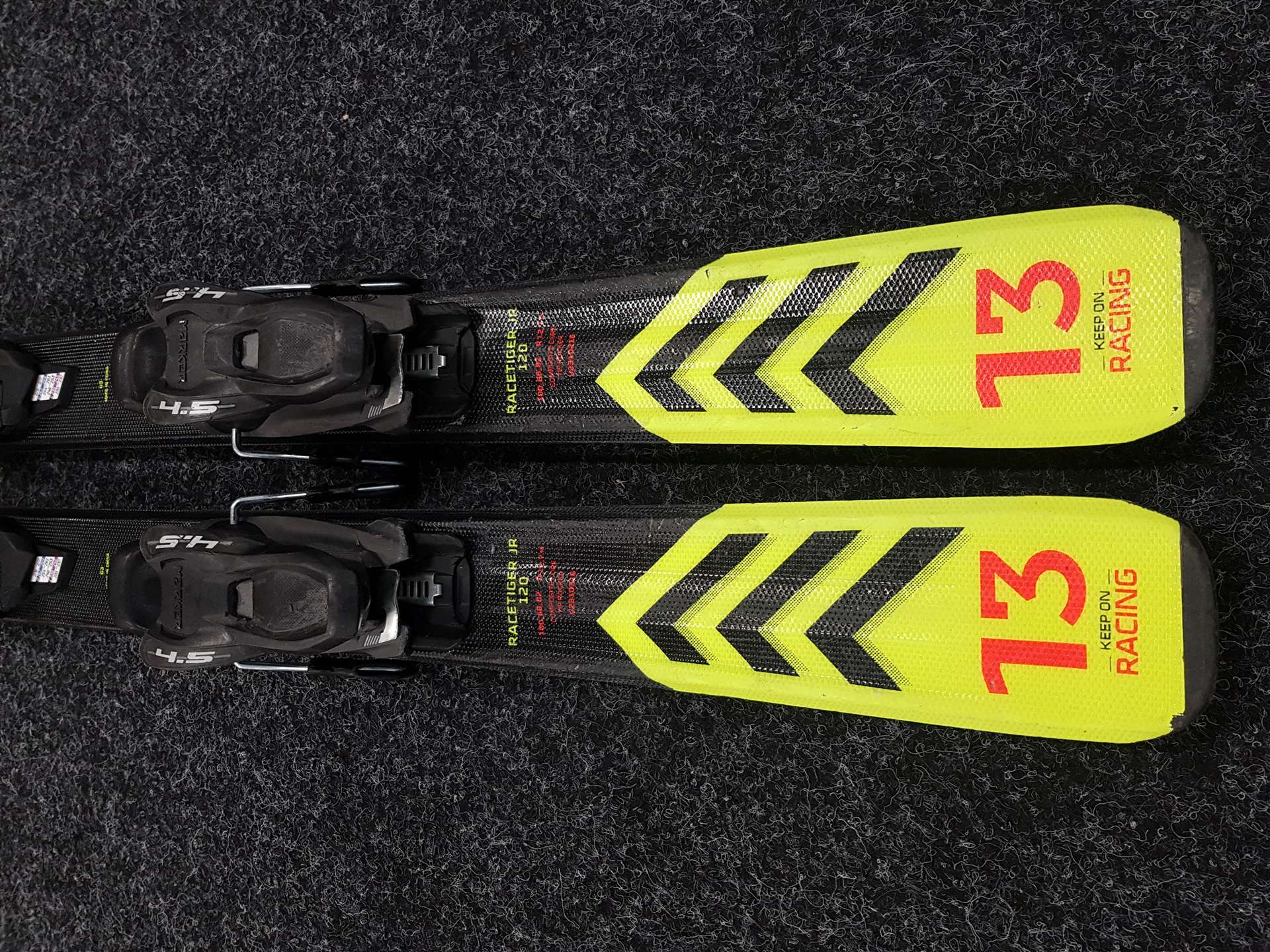 Esquís infantiles usados VOLKL Race Tiger + fijaciones Marker 4.5