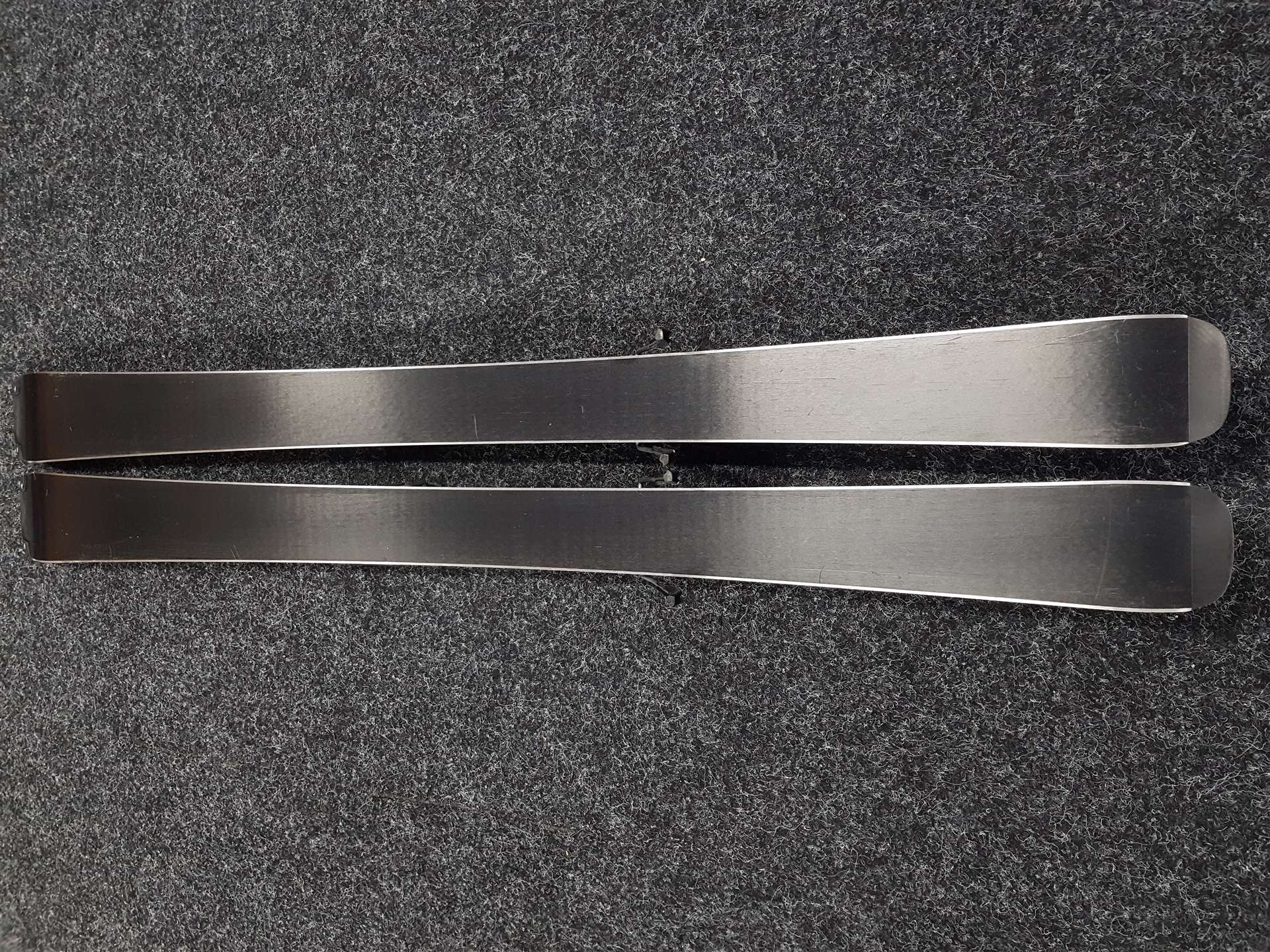 Esquís infantiles usados VOLKL Race Tiger + fijaciones Marker 4.5