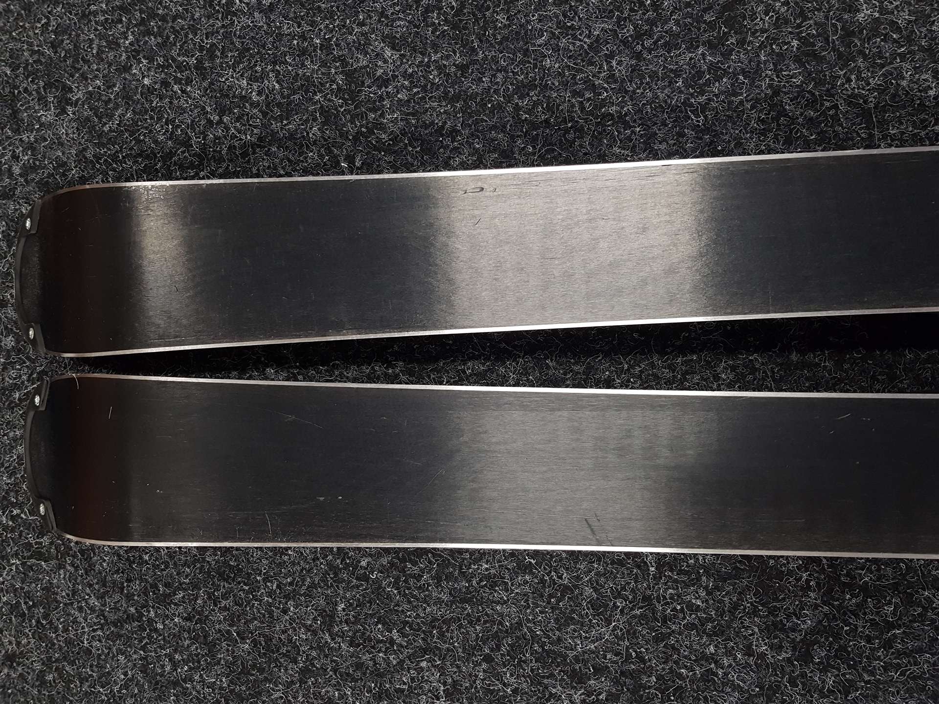 Esquís infantiles usados VOLKL Race Tiger + fijaciones Marker 4.5