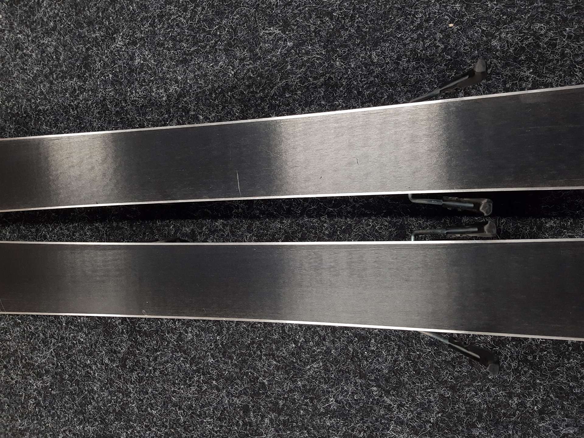 Esquís infantiles usados VOLKL Race Tiger + fijaciones Marker 4.5