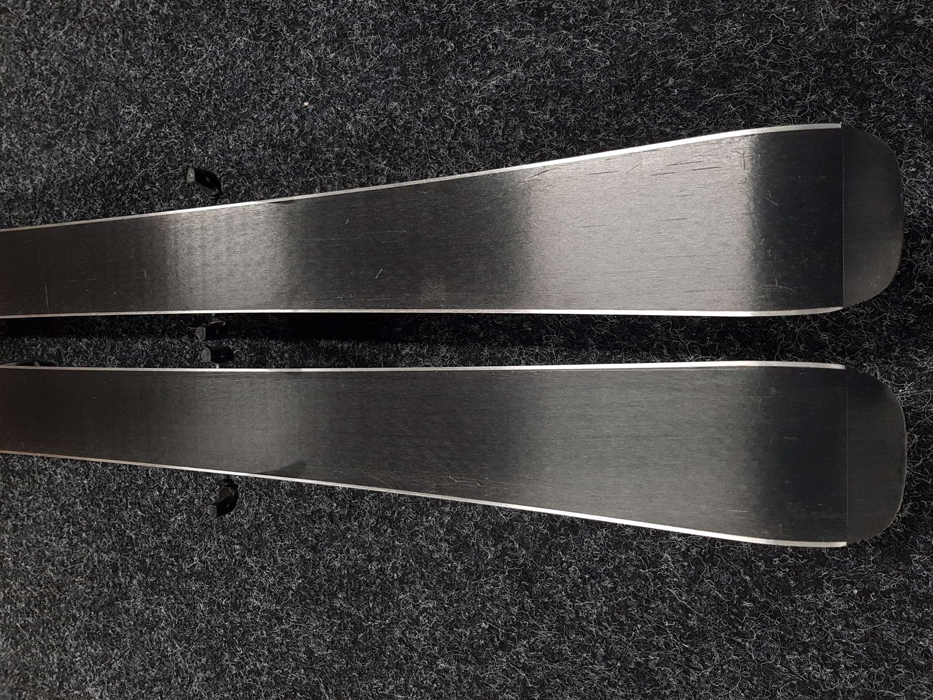 Esquís infantiles usados VOLKL Race Tiger + fijaciones Marker 4.5