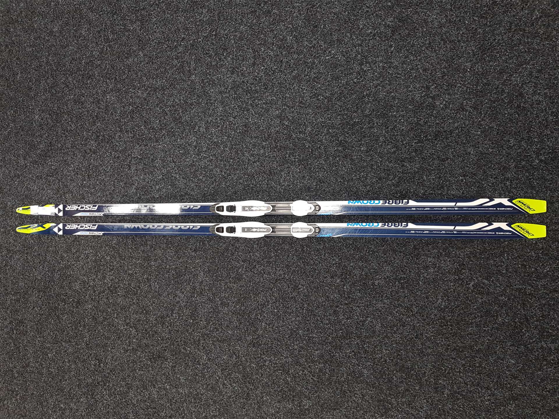 Použité běžecké lyže FISCHER FIBRE CROWN + vázání NNN Fischer