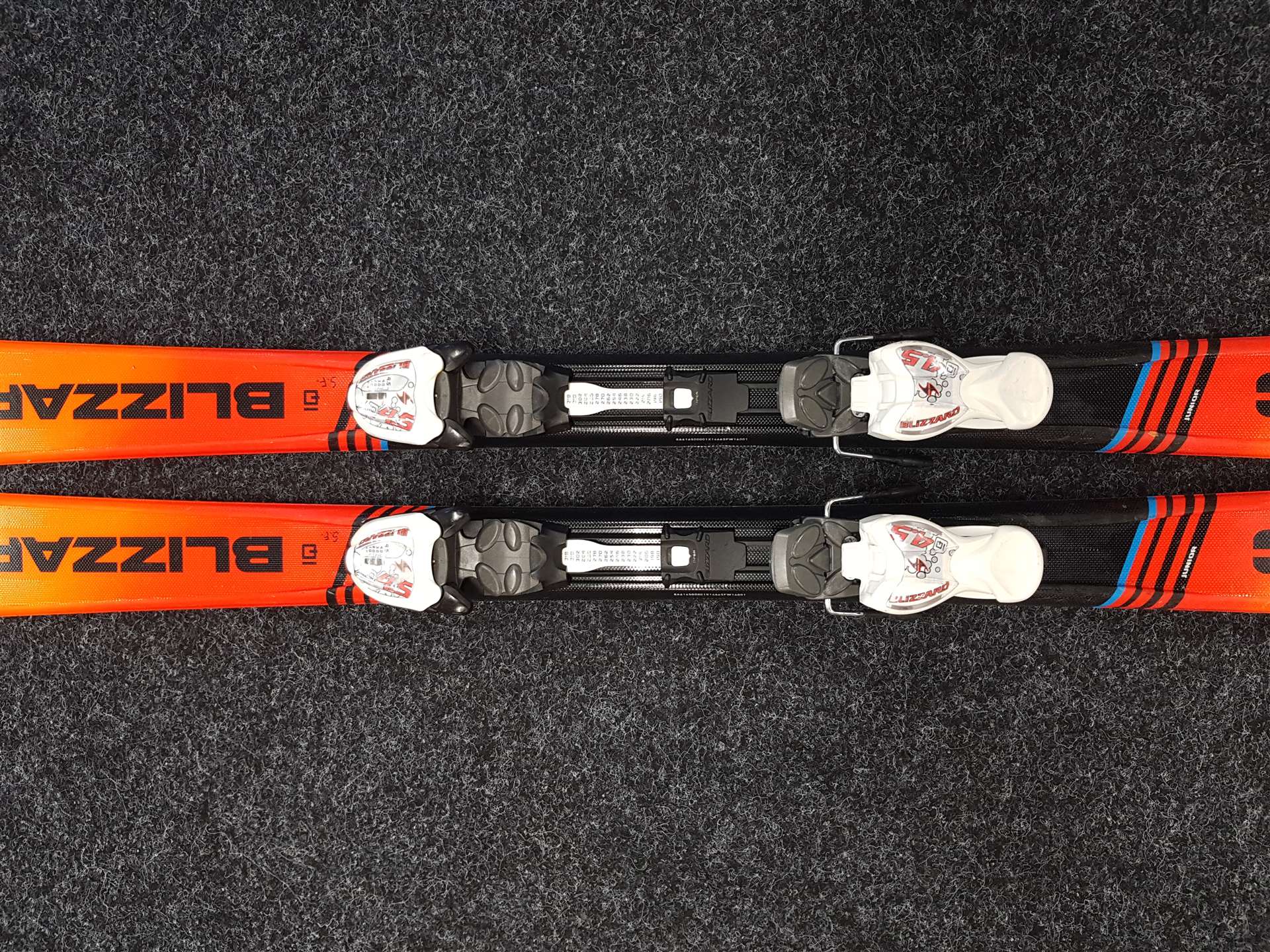 Použité dětské lyže BLIZZARD RC Junior + vázání Blizzard IQ 4.5