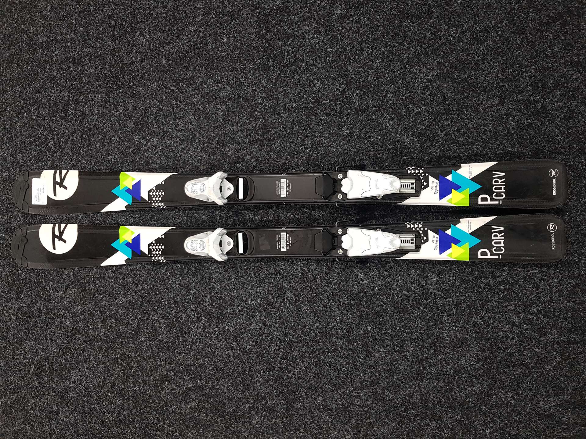 Esquís infantiles usados ROSSIGNOL P-Carv + fijaciones Look Team 4