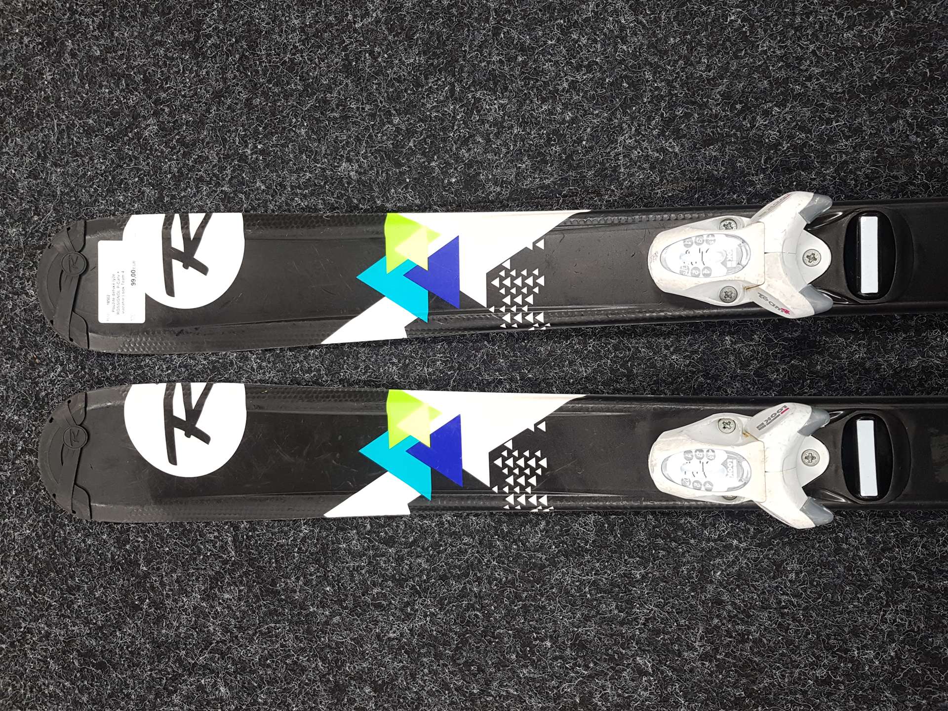 Esquís infantiles usados ROSSIGNOL P-Carv + fijaciones Look Team 4