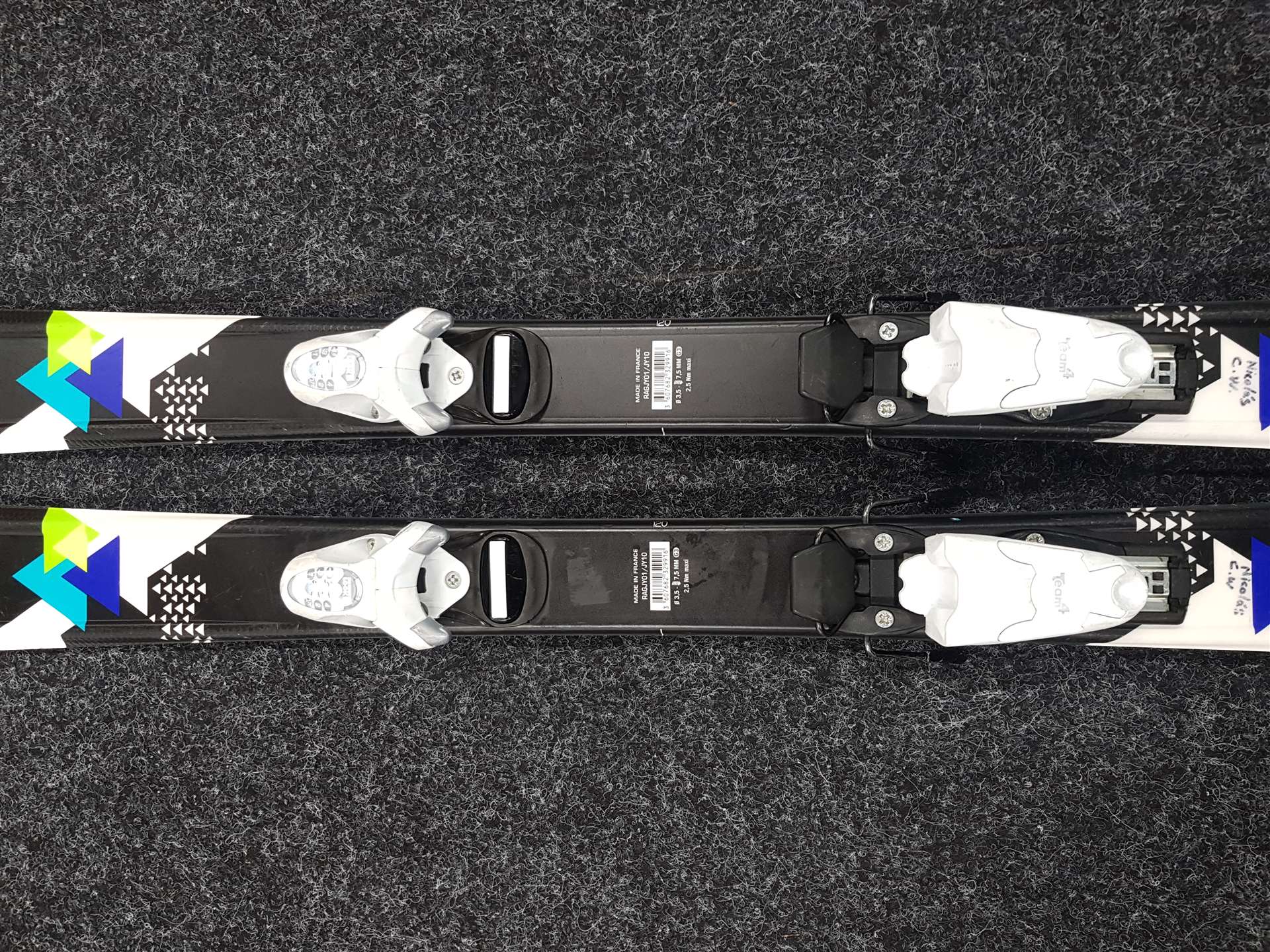 Esquís infantiles usados ROSSIGNOL P-Carv + fijaciones Look Team 4