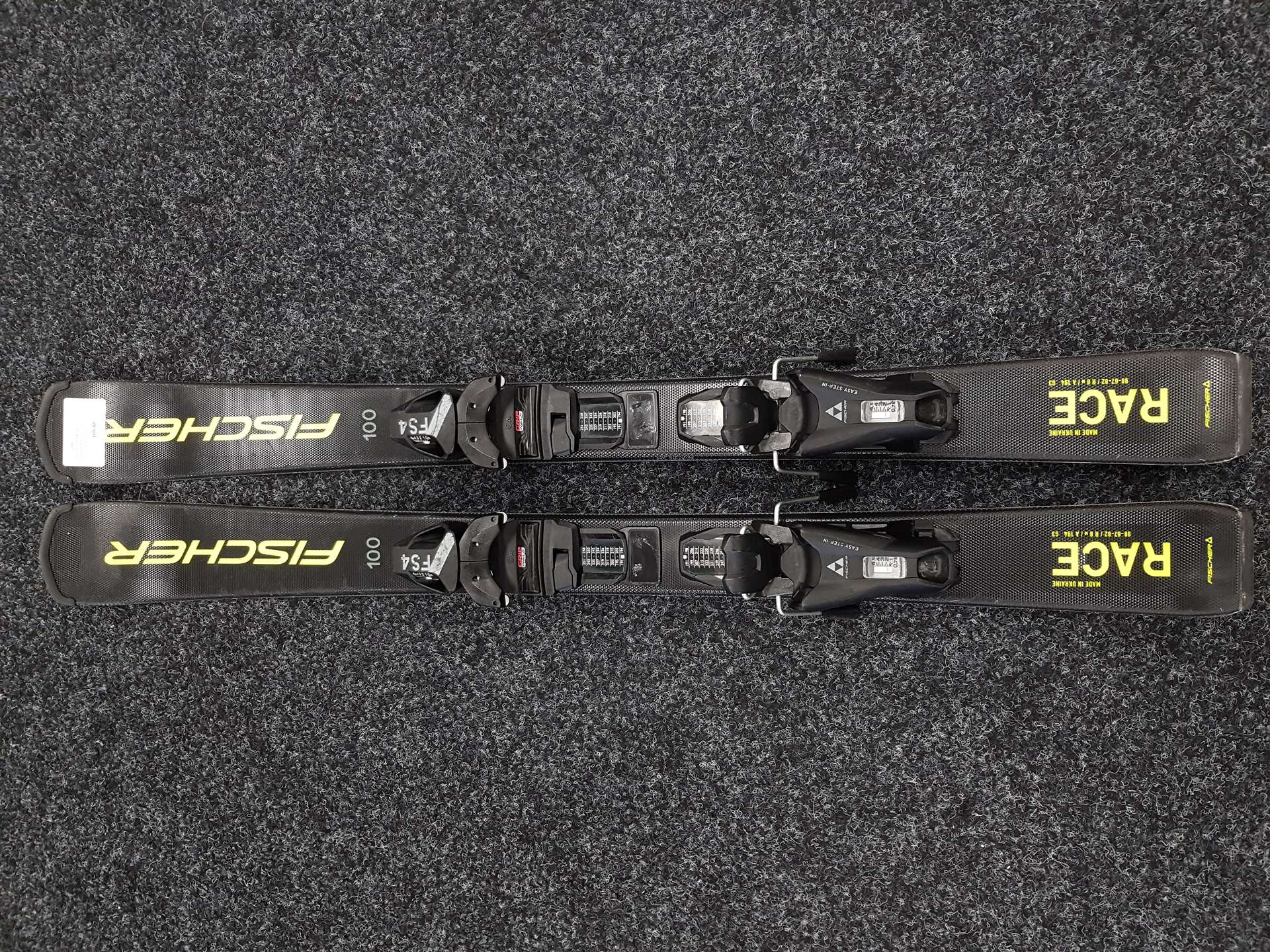 Použité dětské lyže FISCHER Race + vázání Fischer FS4