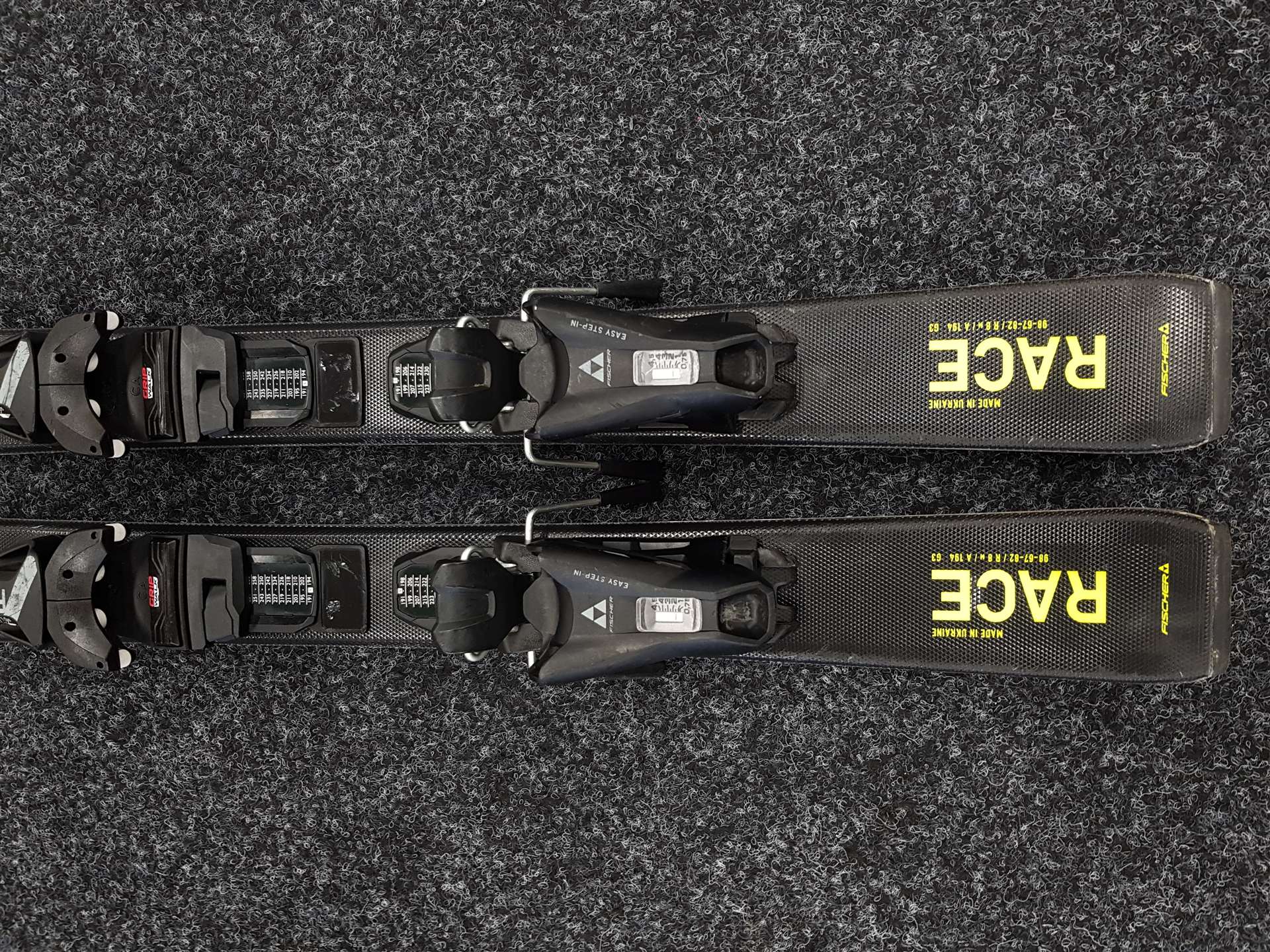 Použité dětské lyže FISCHER Race + vázání Fischer FS4