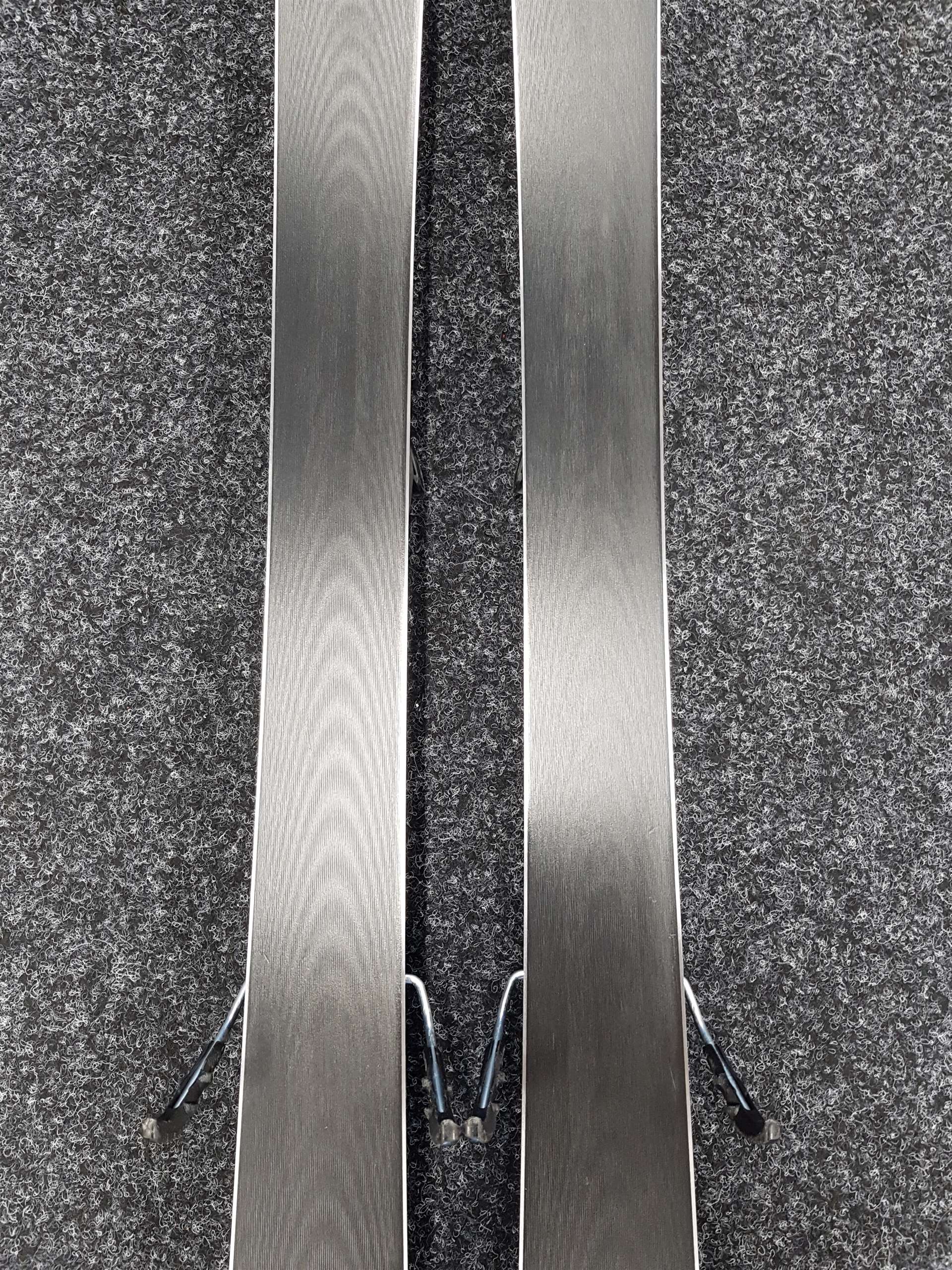Schiuri K2 Strike folosite + legături Marker M2 10