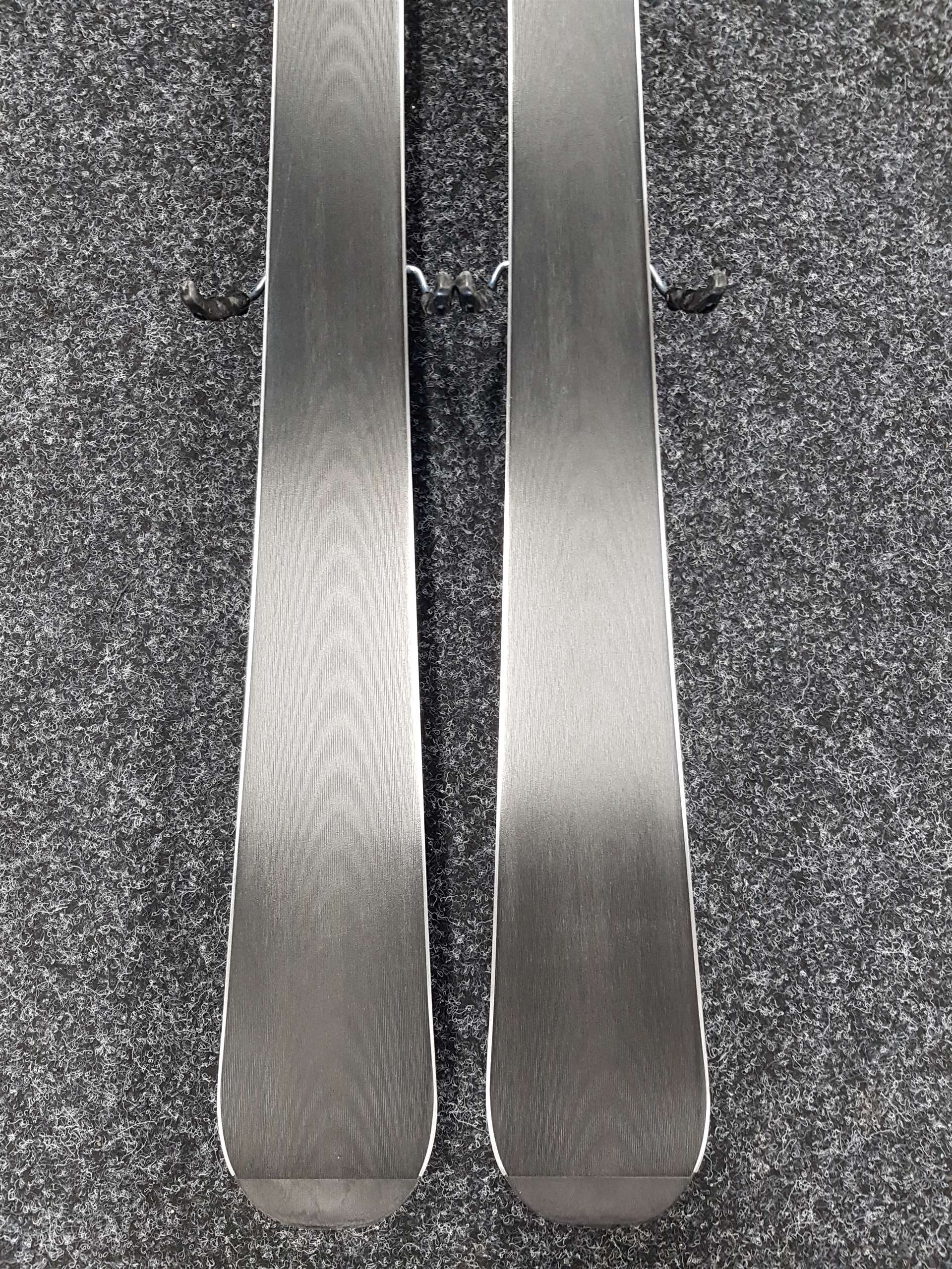 Schiuri K2 Strike folosite + legături Marker M2 10