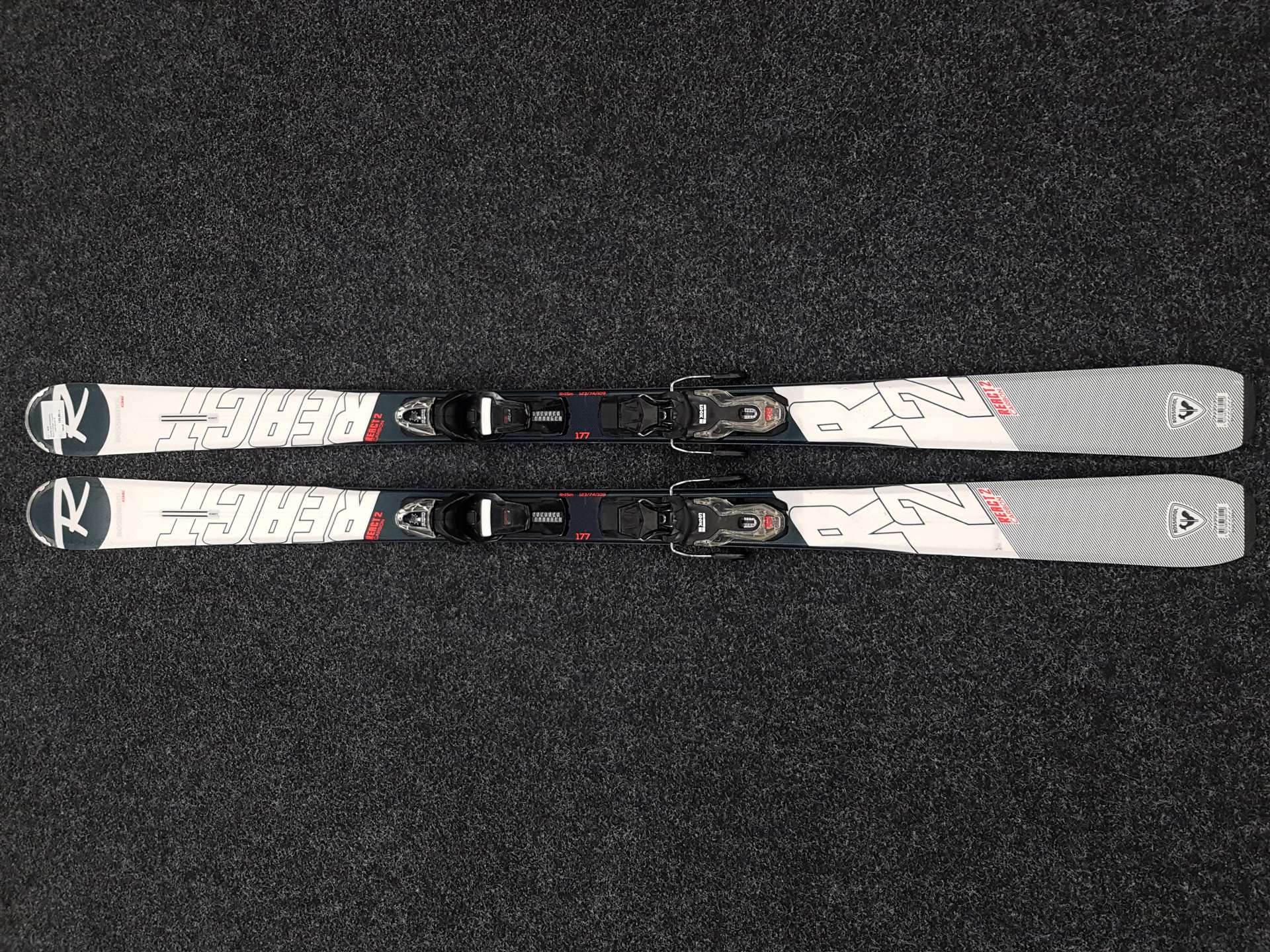 Schiuri ROSSIGNOL React 2 Carbon folosite + legături Look Xpress 10