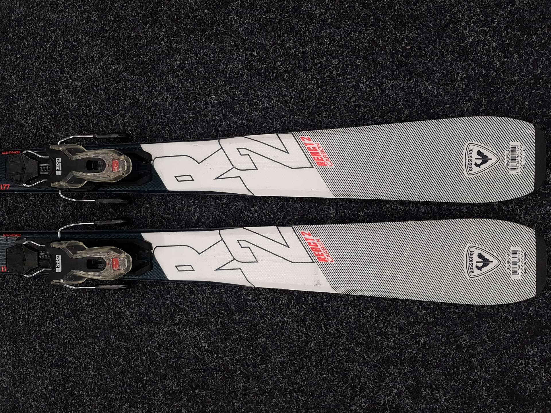 Schiuri ROSSIGNOL React 2 Carbon folosite + legături Look Xpress 10