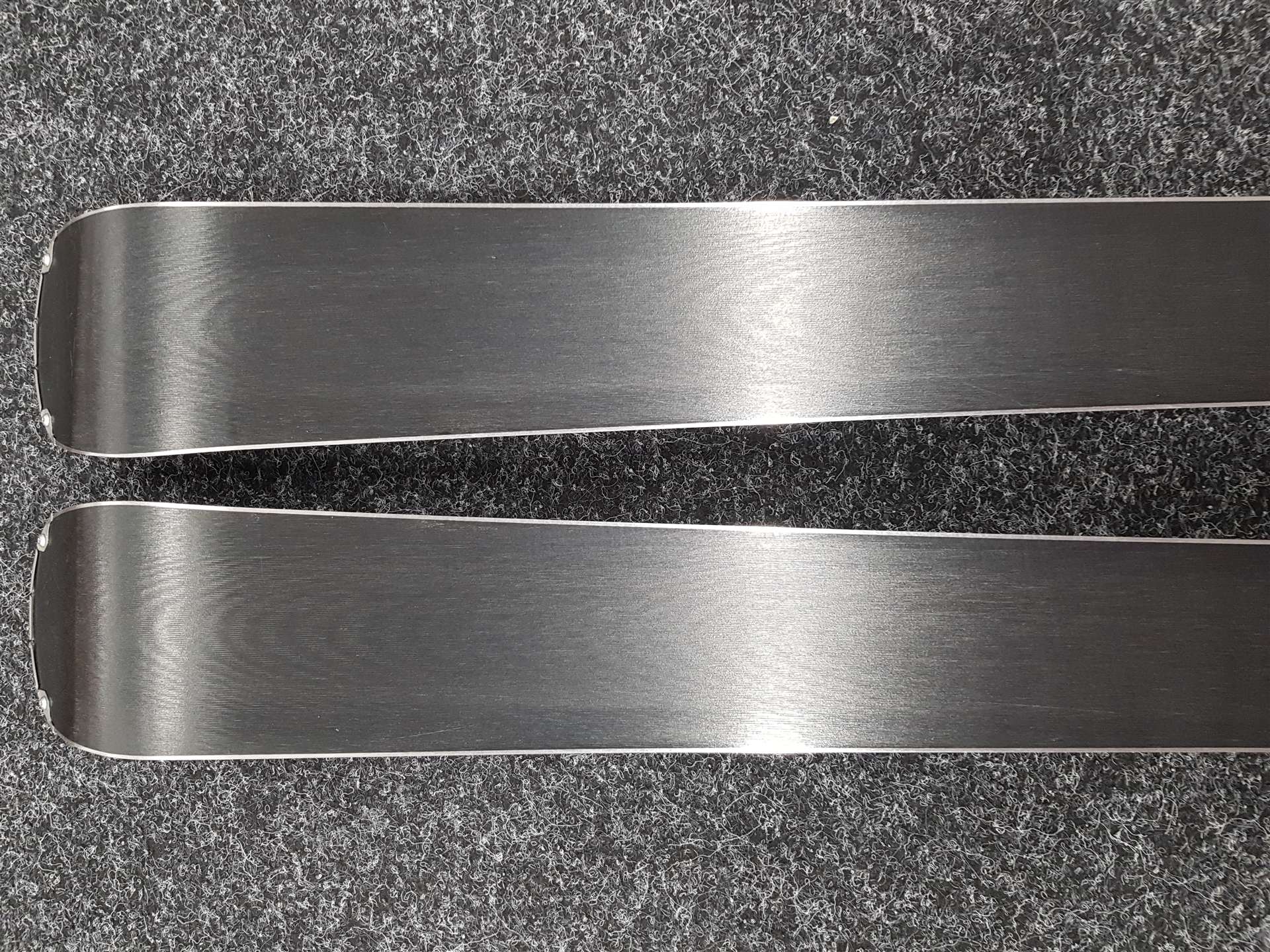 Schiuri ROSSIGNOL React 2 Carbon folosite + legături Look Xpress 10