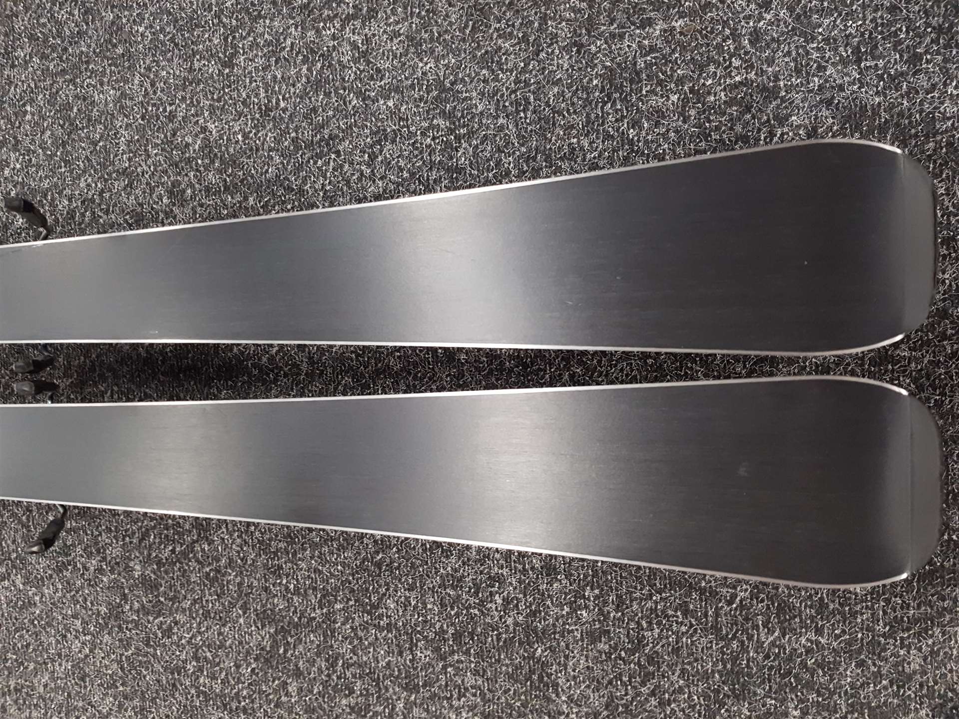 Używane narty ROSSIGNOL REACT 2 Carbon