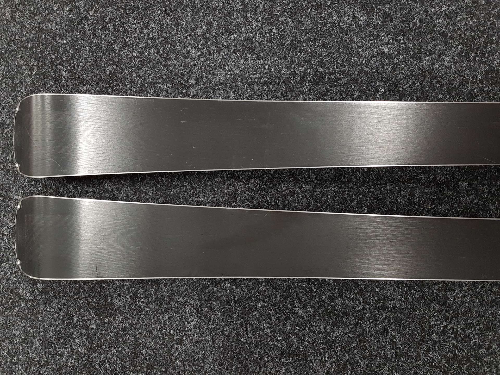 Použité lyže ROSSIGNOL Nova 8 Ca + viazanie Look Xpress 11.0