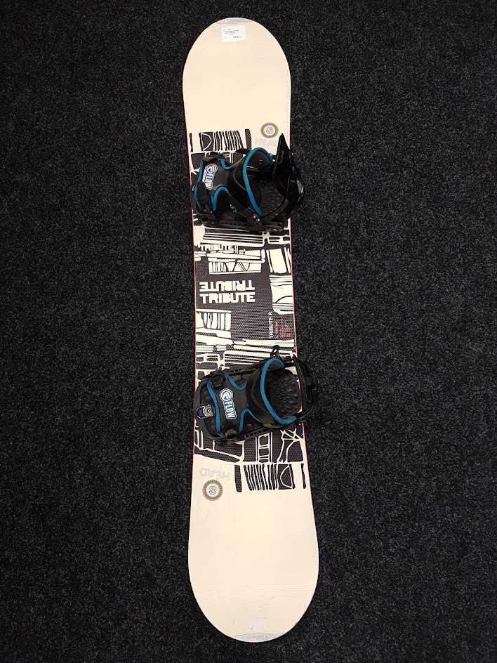 Gebrauchtes HEAD Tribute Snowboard + Flow Bindungen Größe M