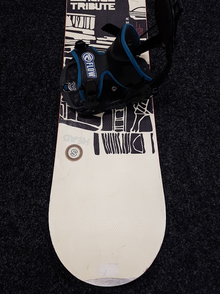 Gebrauchtes HEAD Tribute Snowboard + Flow Bindungen Größe M