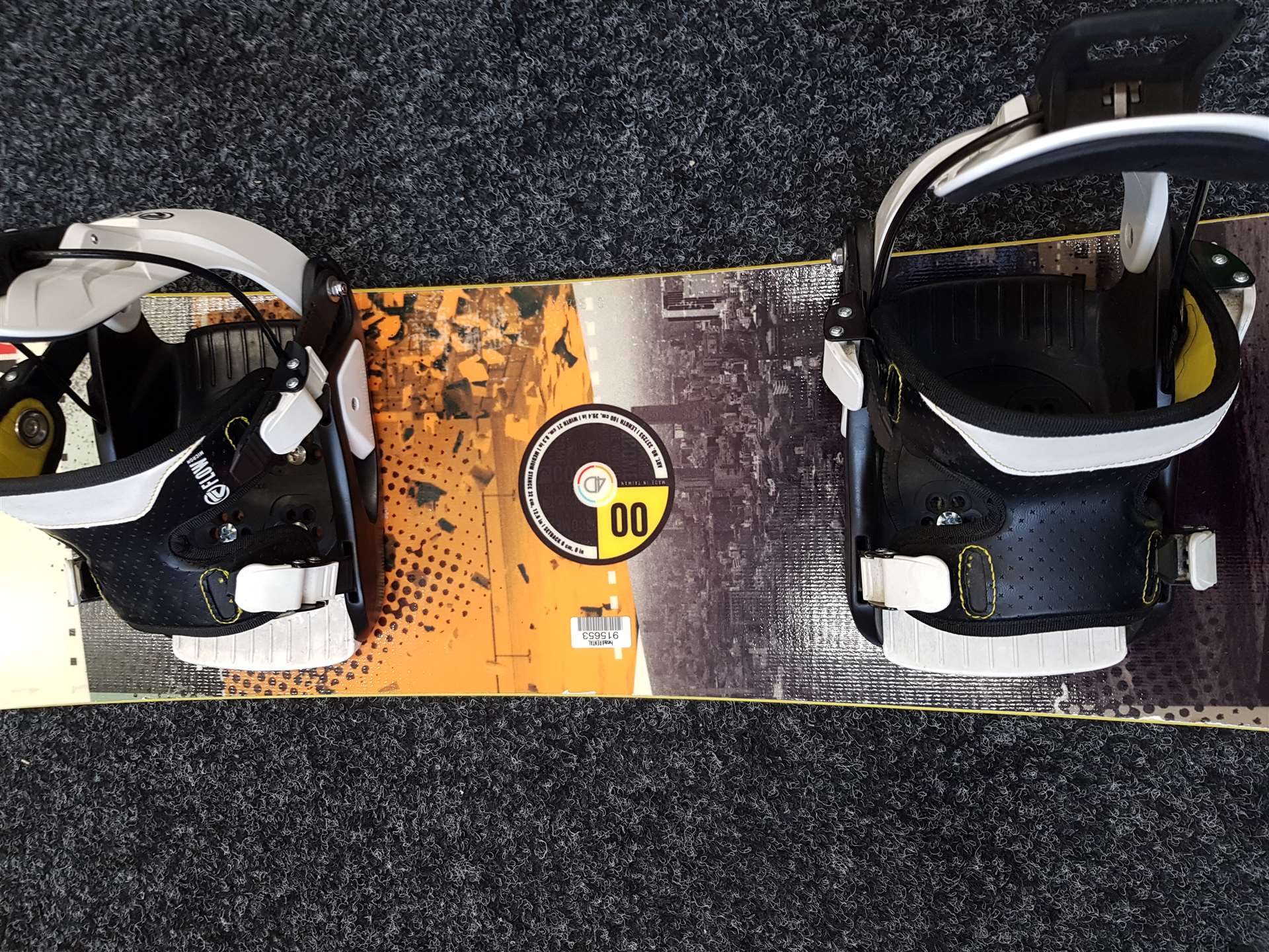 Snowboard HEAD 00 usato + attacchi Flow taglia XS