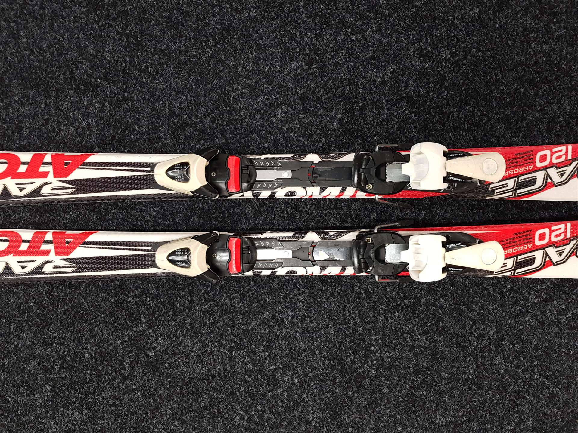 Gebrauchte Atomic Race 8 Ski + Atomic Evox Bindungen