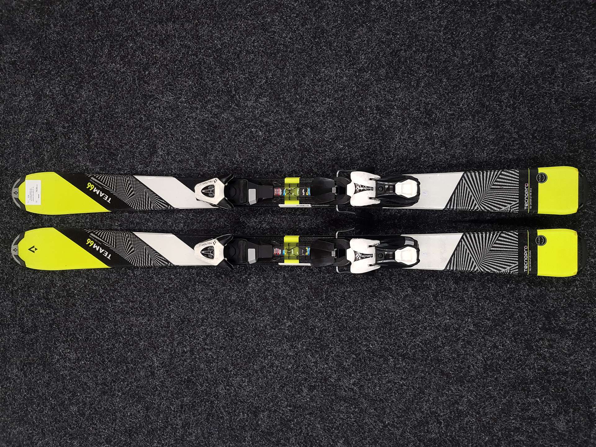 Esquís infantiles usados TECNOPRO Team 66 + fijaciones Tecnopro TL 75